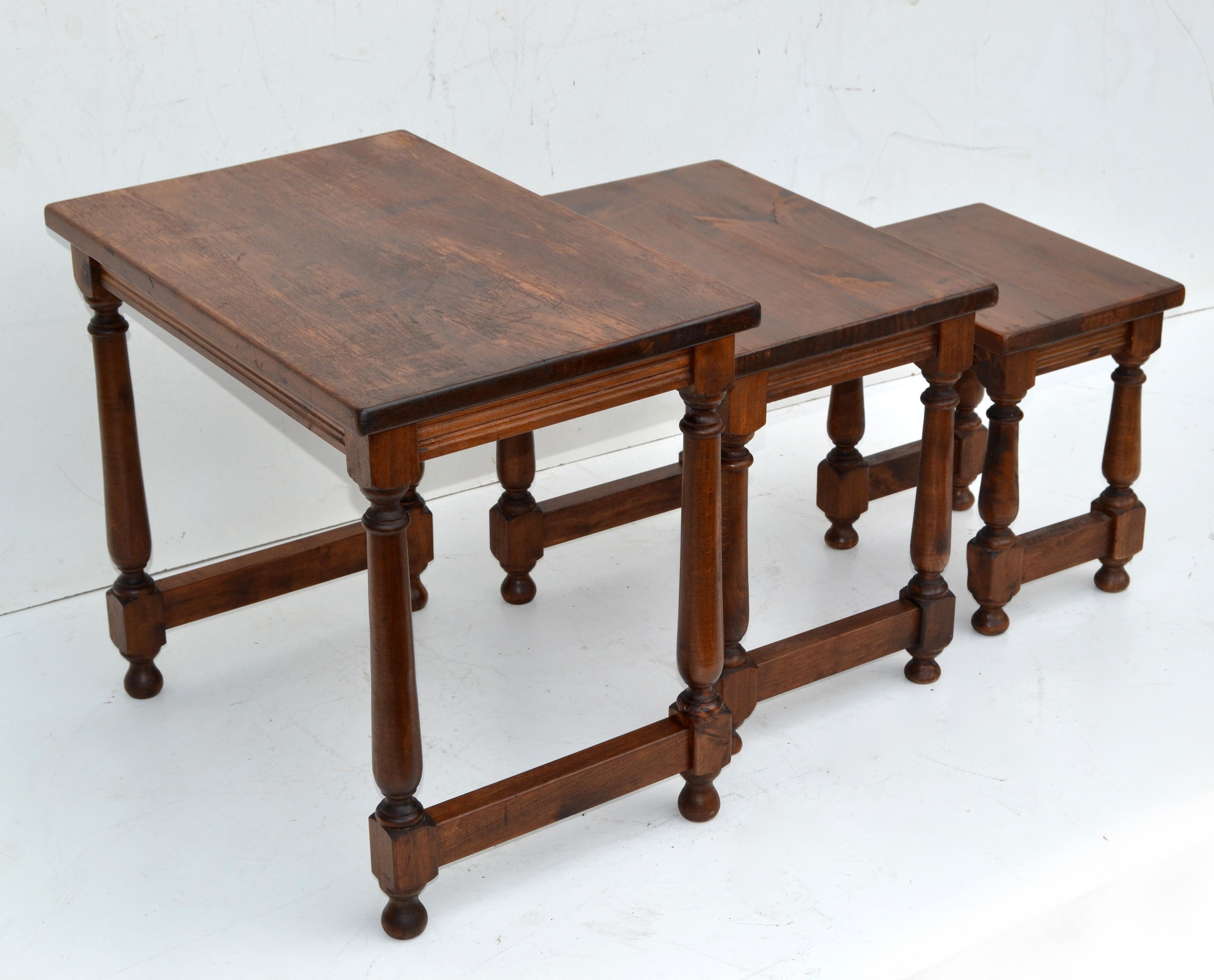 French Antique Oakwood Set of 3 Nesting Tables Turned Legs, Stacking Tables, France For Sale
