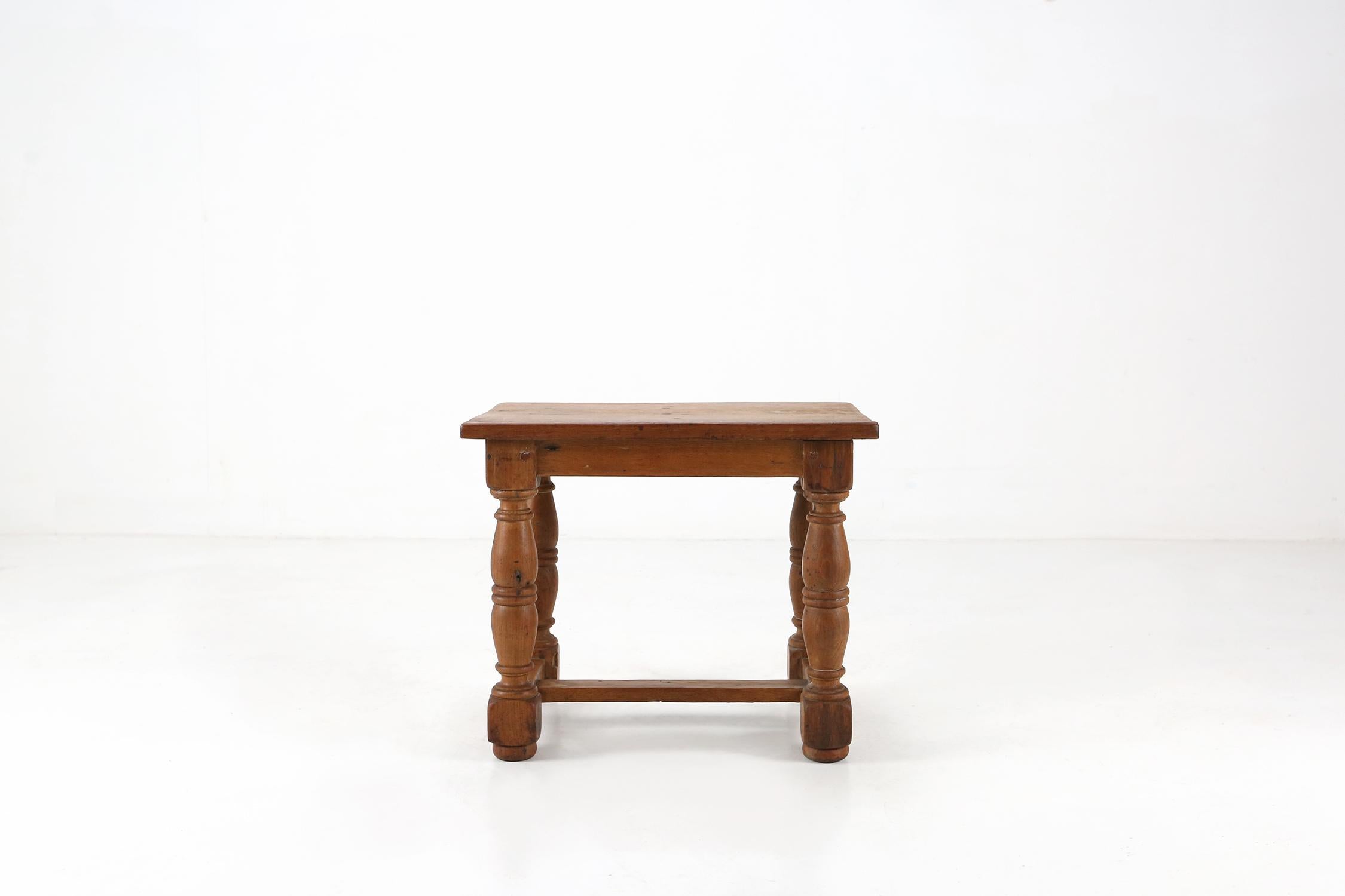 Antique oak wooden side table made around 1850.
Has a nice rustic look and patina.