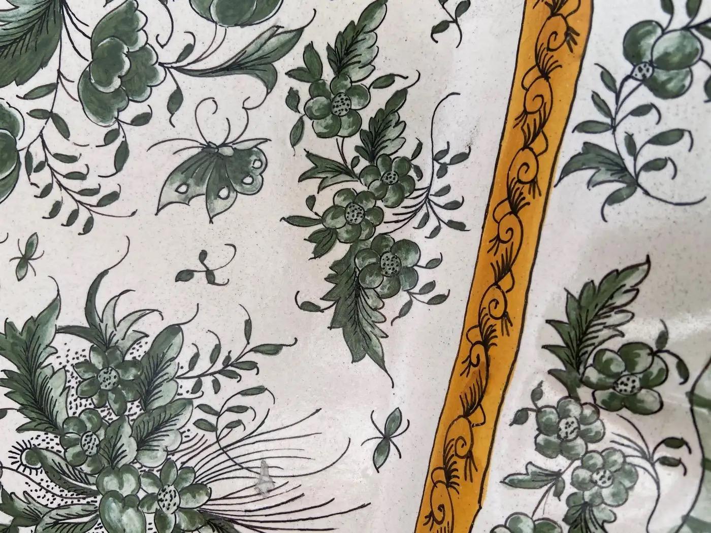 Antike längliche Keramik-Wandplatte in Weiß und Grün, Frankreich, 19. Jahrhundert im Angebot 2