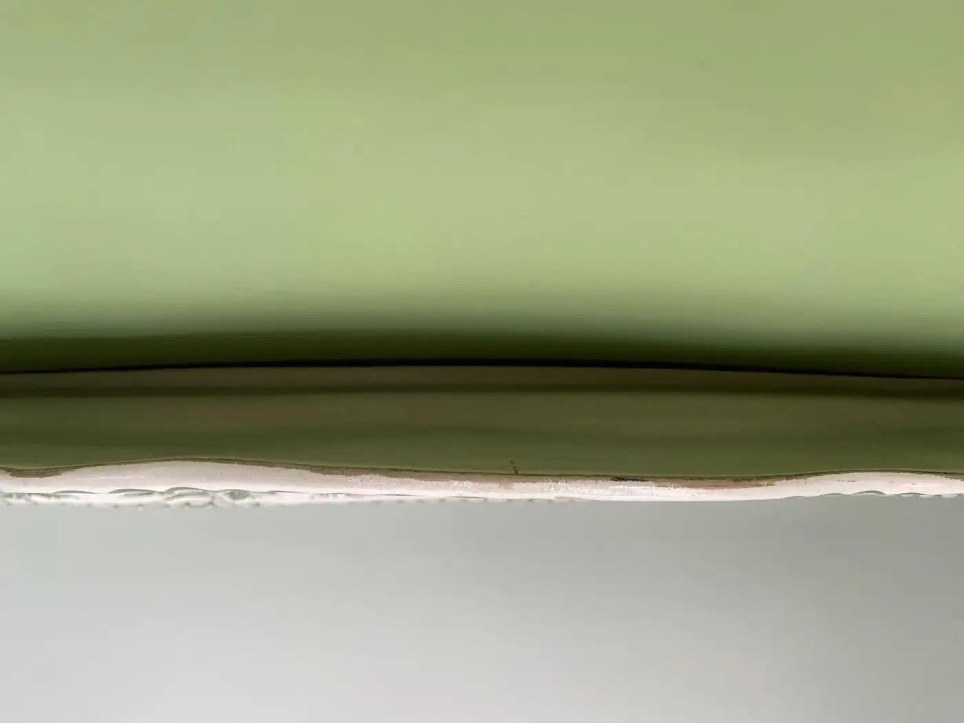 Antike längliche Keramik-Wandplatte in Weiß und Grün, Frankreich, 19. Jahrhundert im Angebot 4