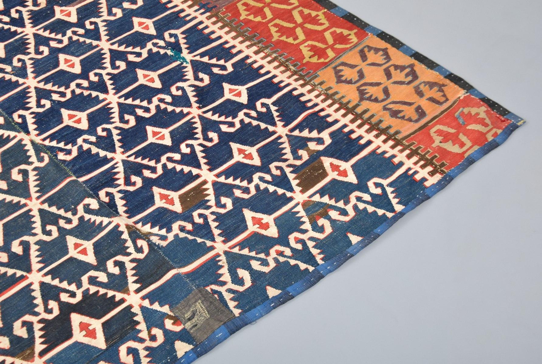 Antiker Anatolia-Kelim-Teppich aus Mezzanine-Galerie aus dem Dorf Obruk, 83