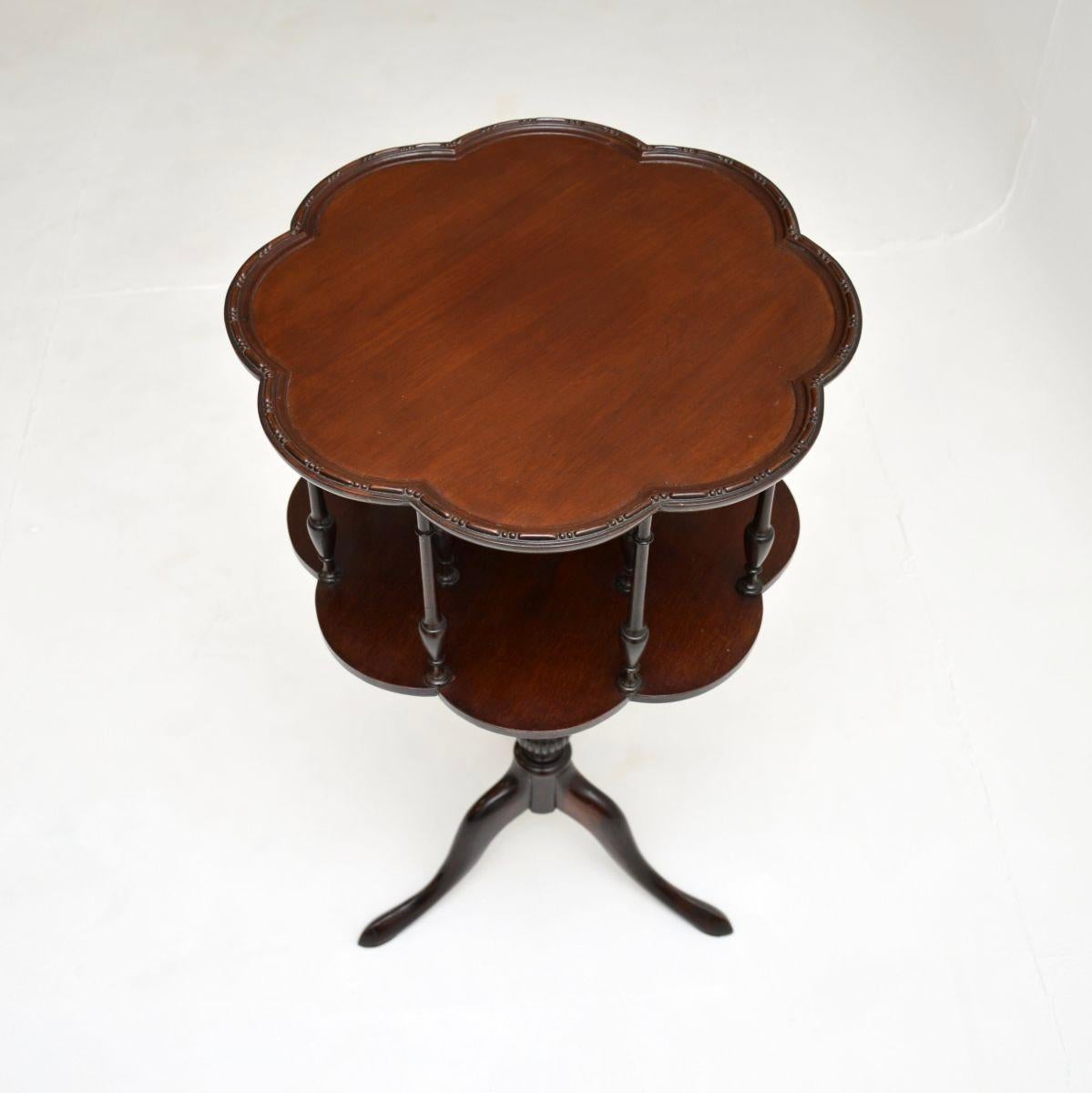Britannique Ancienne table de cage à oiseaux d'appoint en vente