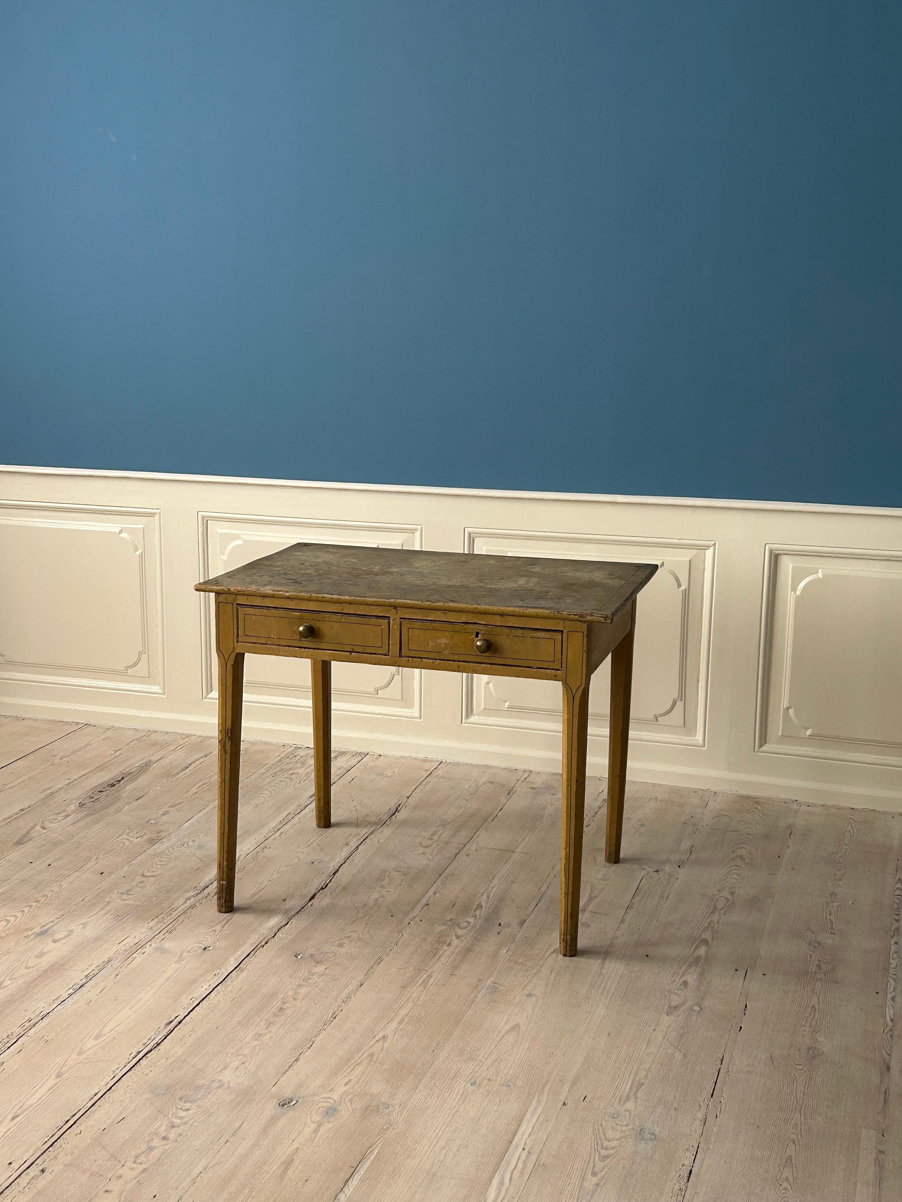English Antique Ochre Painted George III Pine Table, England, Early 19th Century For Sale