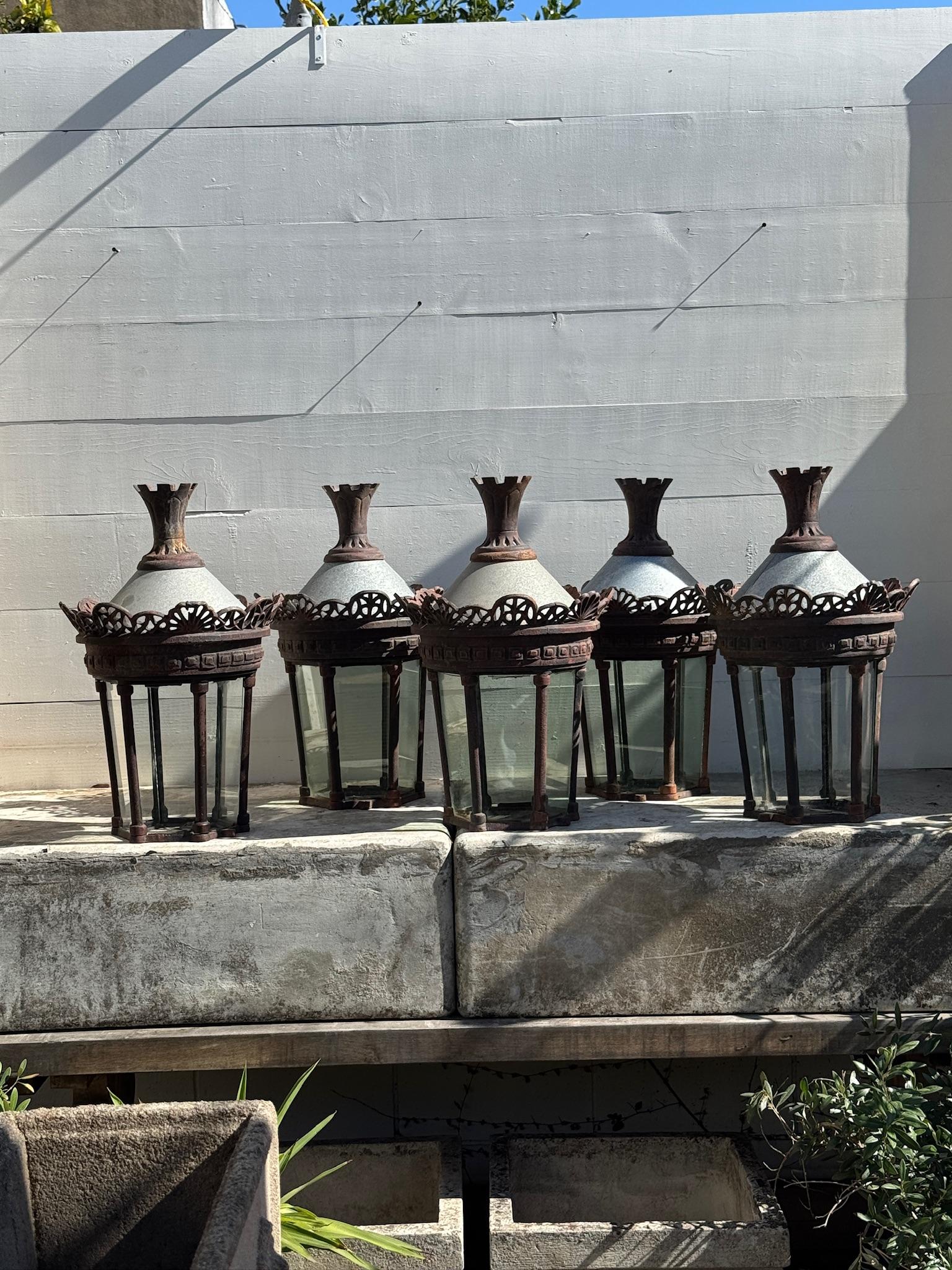 Antique O’Connell-Styled Cast Metal Street Lanterns – Set of 11 Vintage Lights For Sale 3