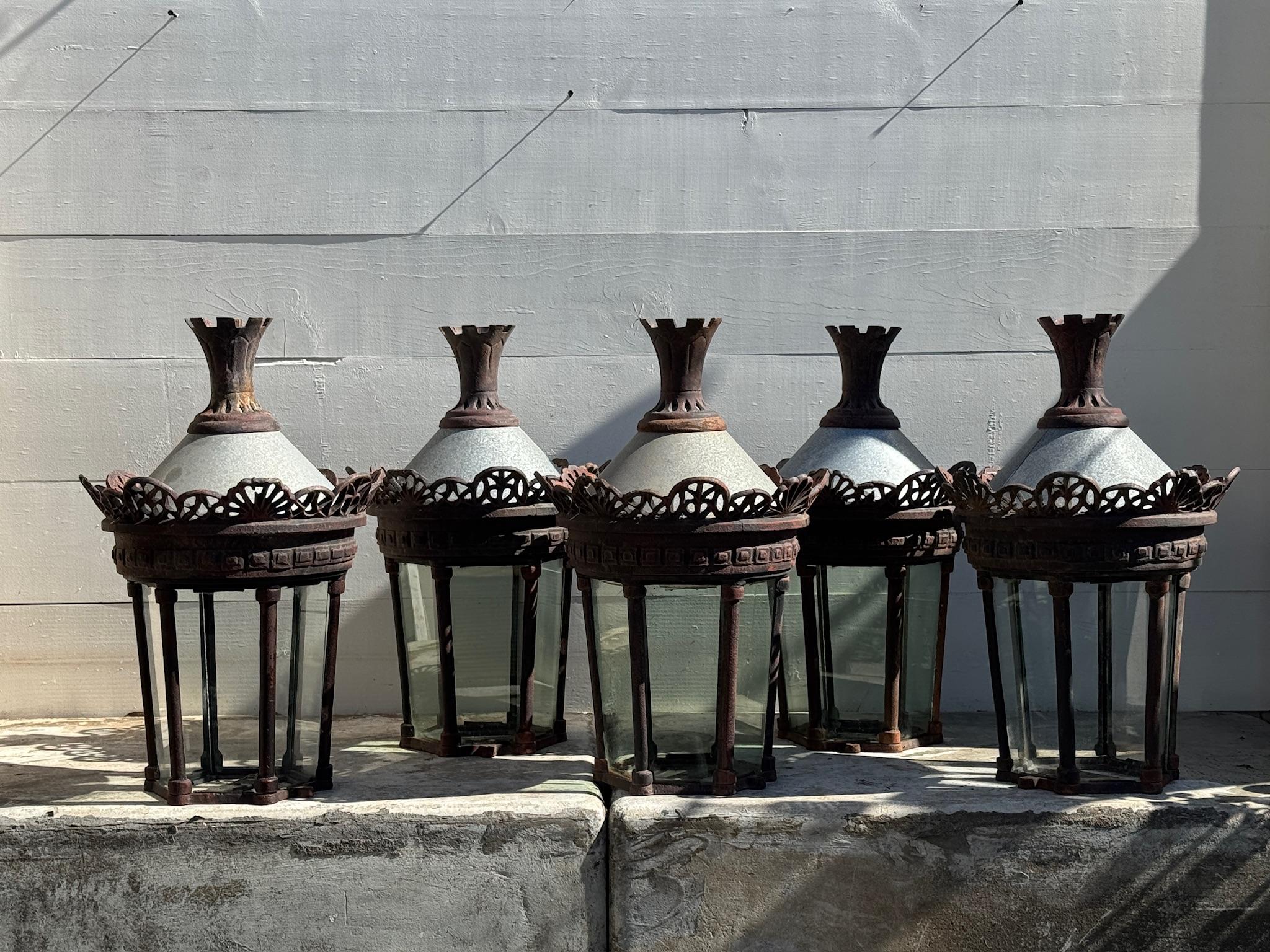 Antique O’Connell-Styled Cast Metal Street Lanterns – Set of 11 Vintage Lights For Sale 4