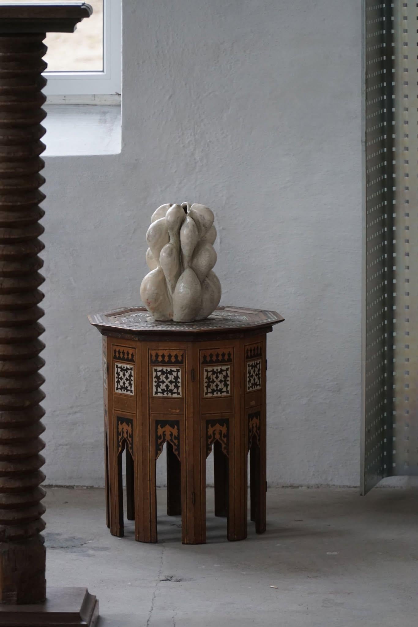 Ancienne table d'appoint octogonale en chêne et incrustation de nacre, Empire ottoman en vente 5