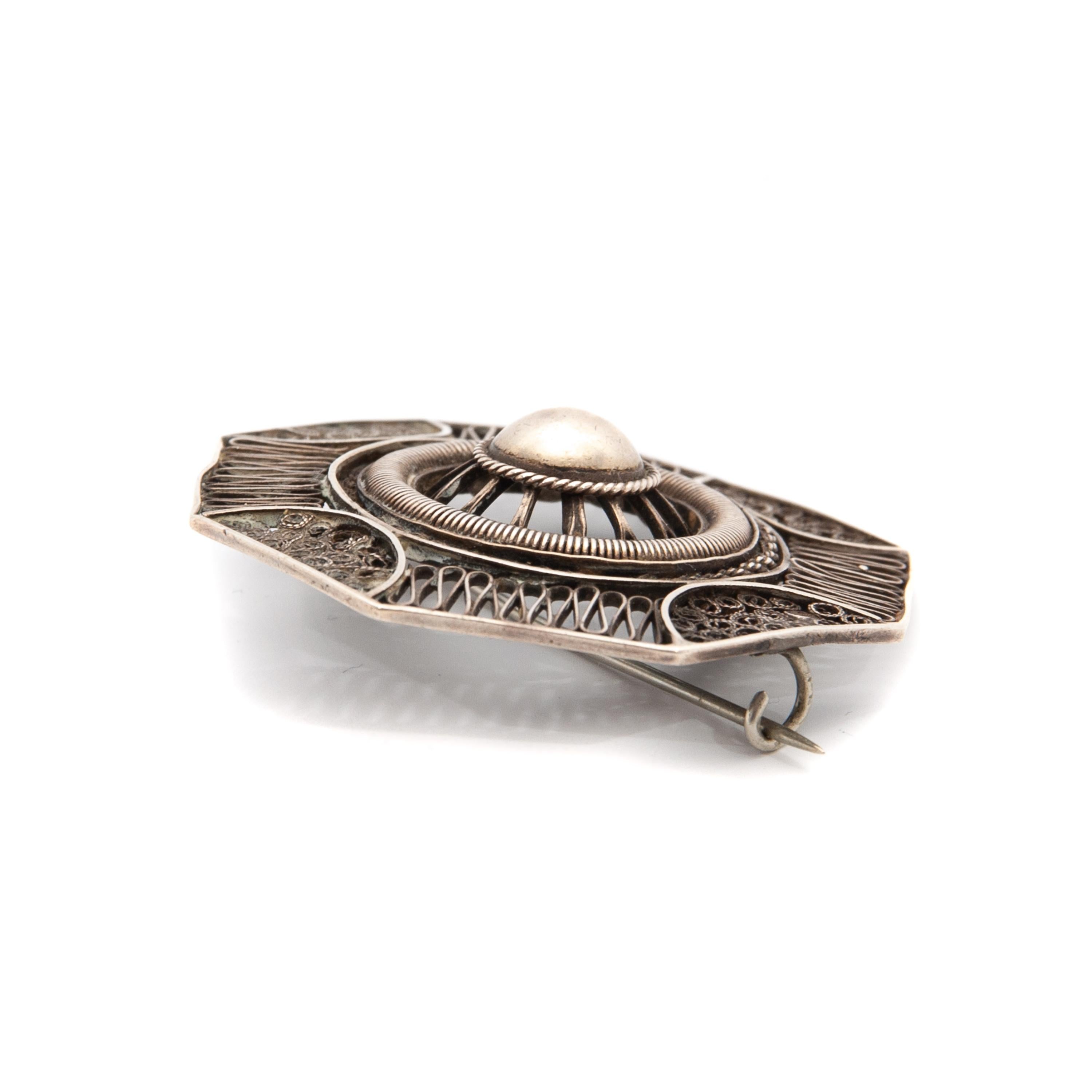 Vintage Octagon Silver Filigree Brooch In Good Condition For Sale In Rotterdam, NL