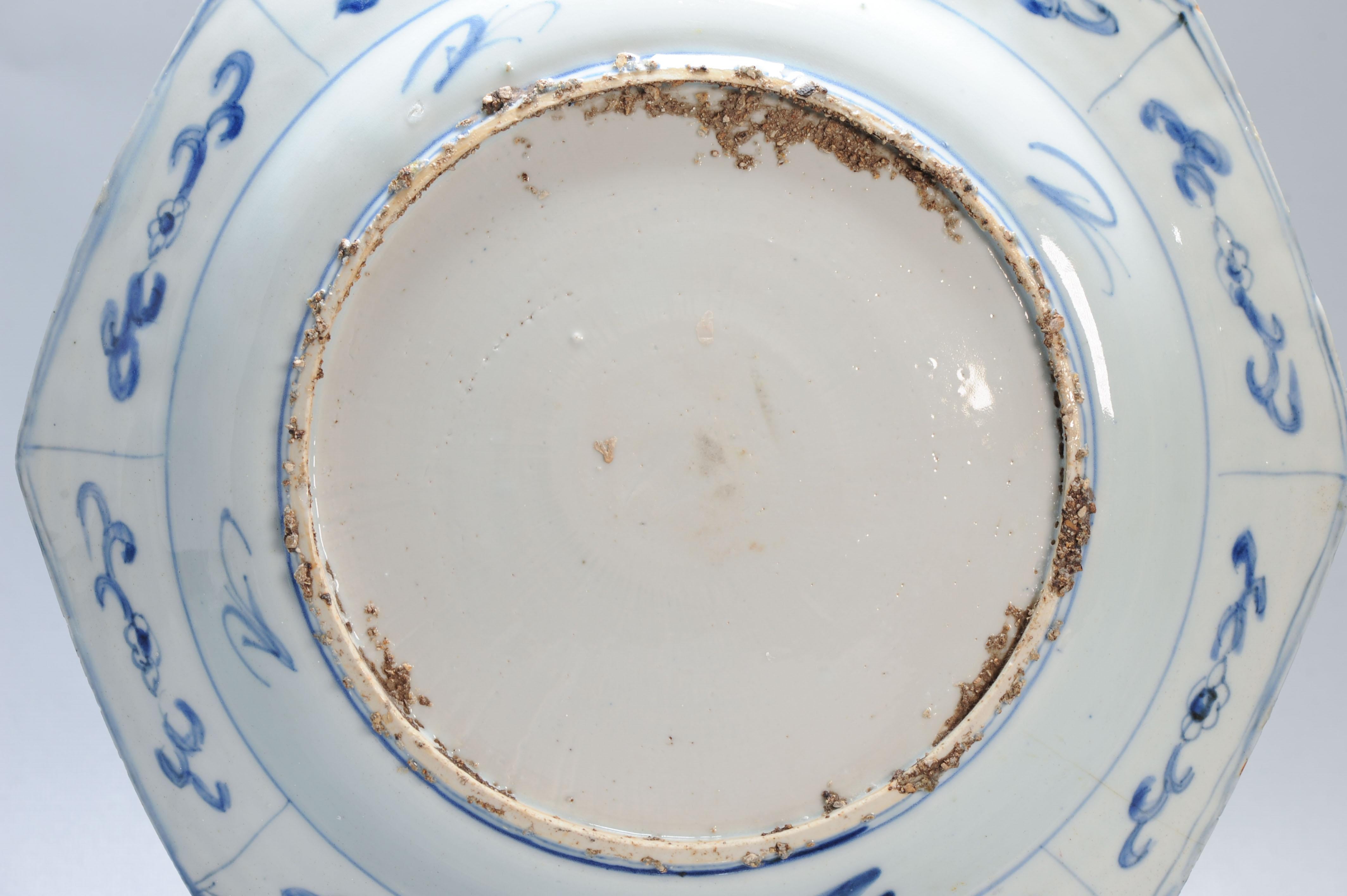 Ming Antique Octagonal Blue and White Dish Wanli Tianqi Chinese Porcelain Figural For Sale