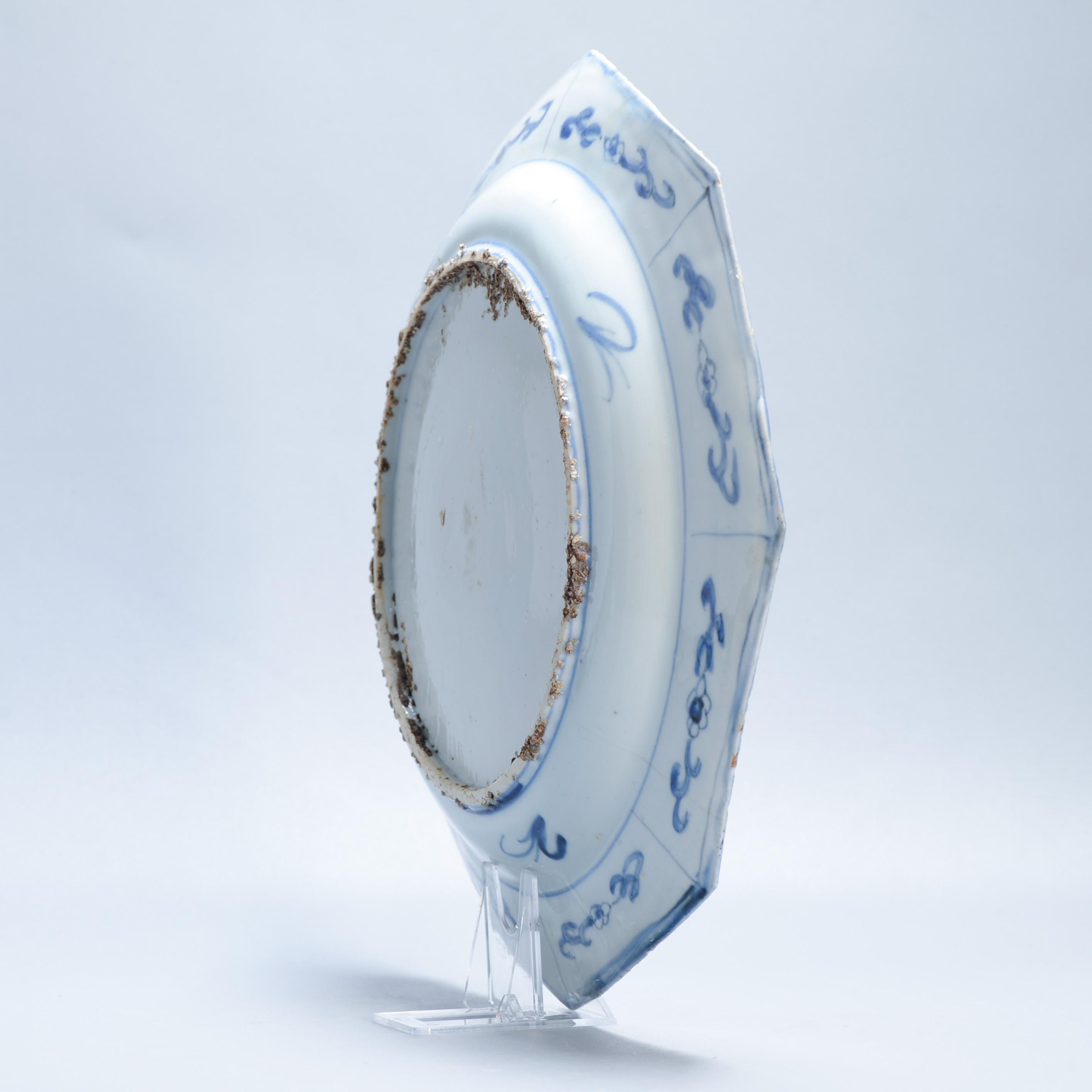 Antique Octagonal Blue and White Dish Wanli Tianqi Chinese Porcelain Figural For Sale 3