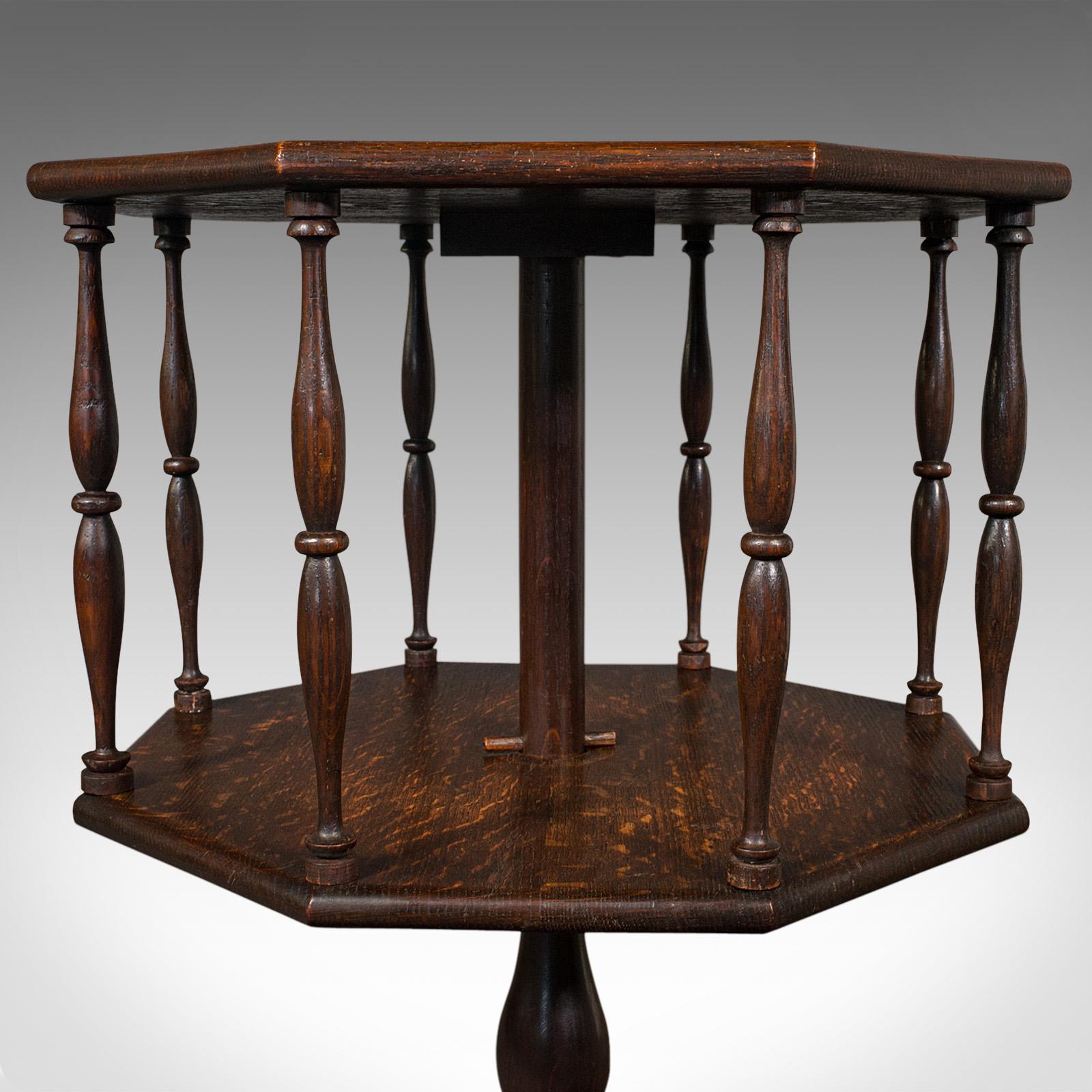 Ancienne table d'appoint octogonale victorienne en chêne, étagère à livres, Arts & Crafts en vente 2