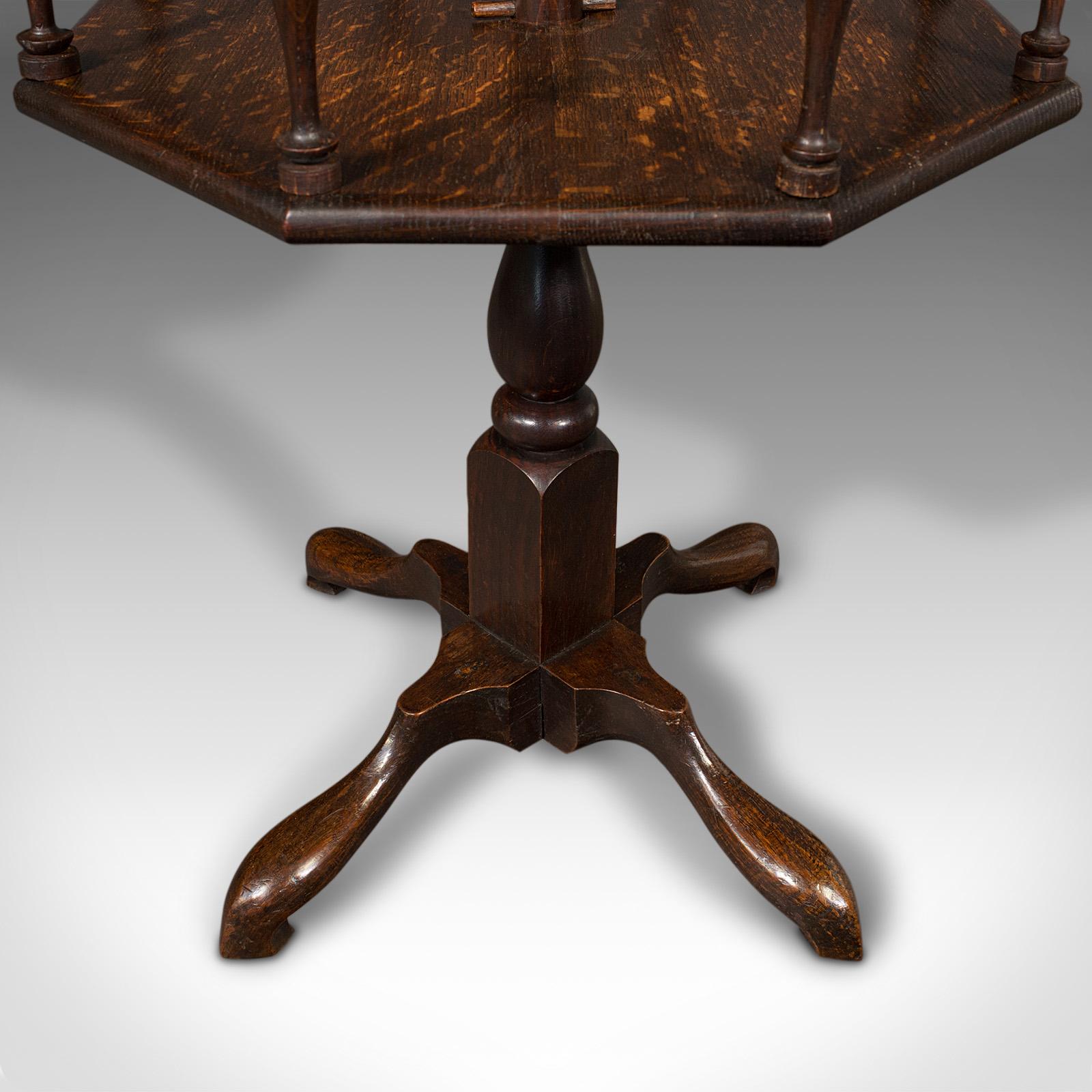 Ancienne table d'appoint octogonale victorienne en chêne, étagère à livres, Arts & Crafts en vente 3