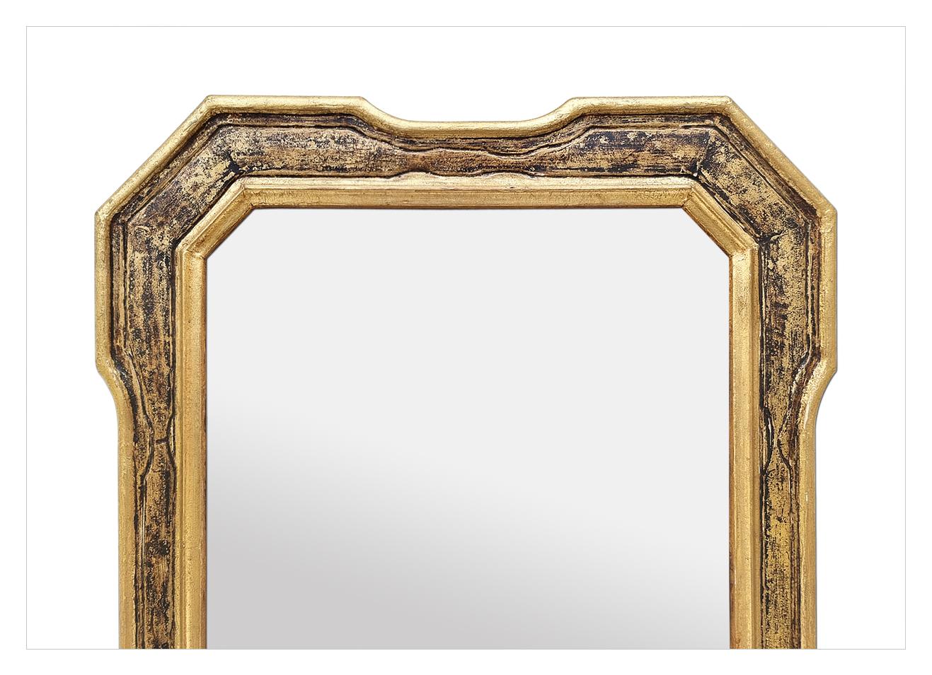 Français Miroir mural octogonal ancien en bois doré, vers 1960 en vente