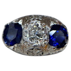 Anello antico con diamante taglio OE e zaffiro naturale a trilogia in filigrana, misura 5.75