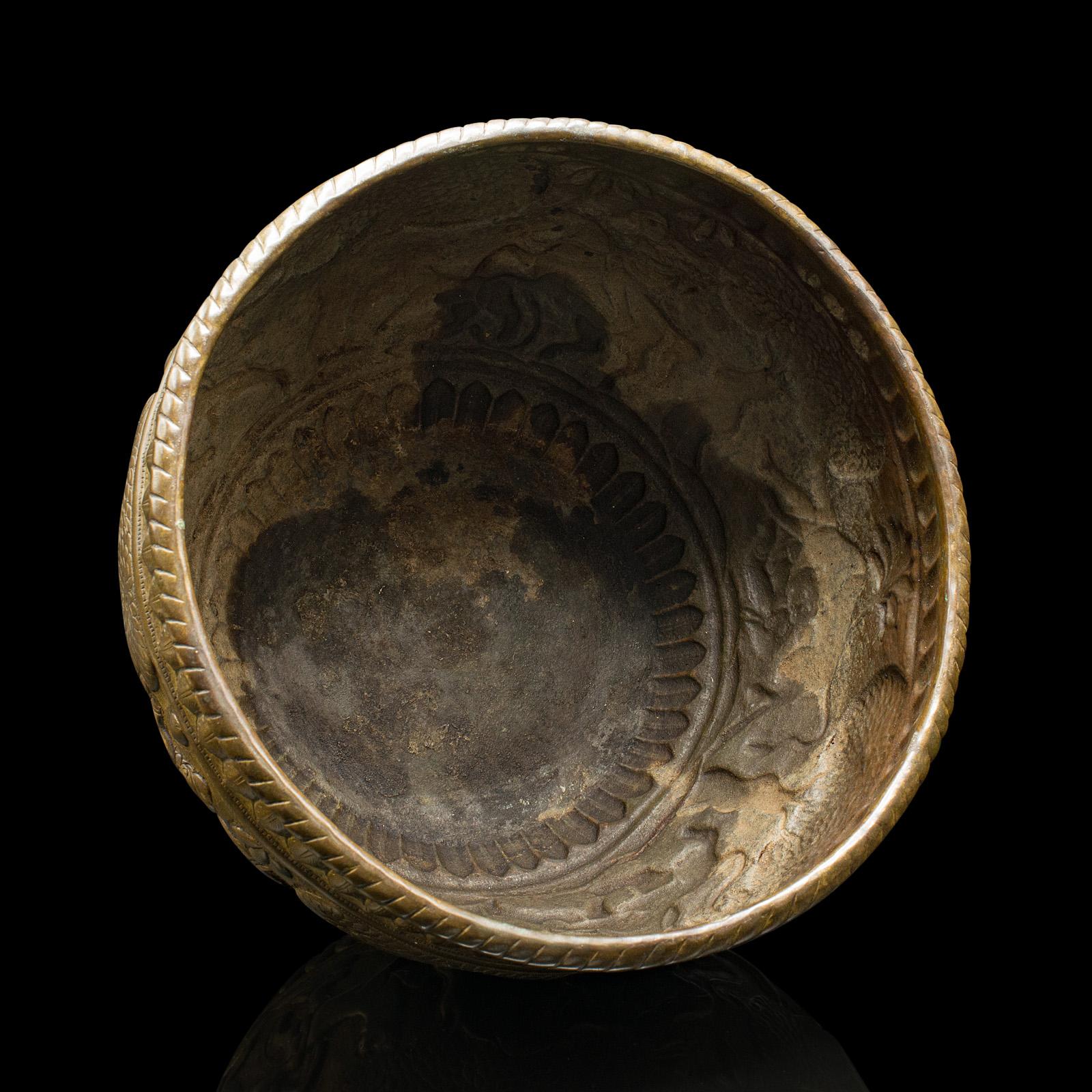 XIXe siècle Bol, jardinière d'antiquités, Asie du Sud-Est asiatique, laiton, victorienne en vente