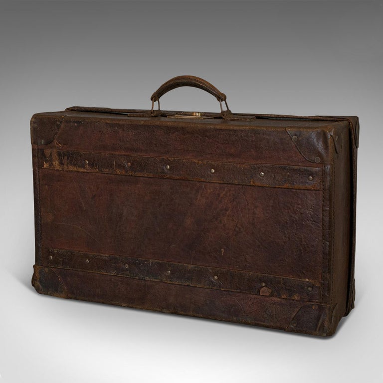 17x18x8 Antique Vintage Leather Bound Hat Bonnet Travel Case Luggage