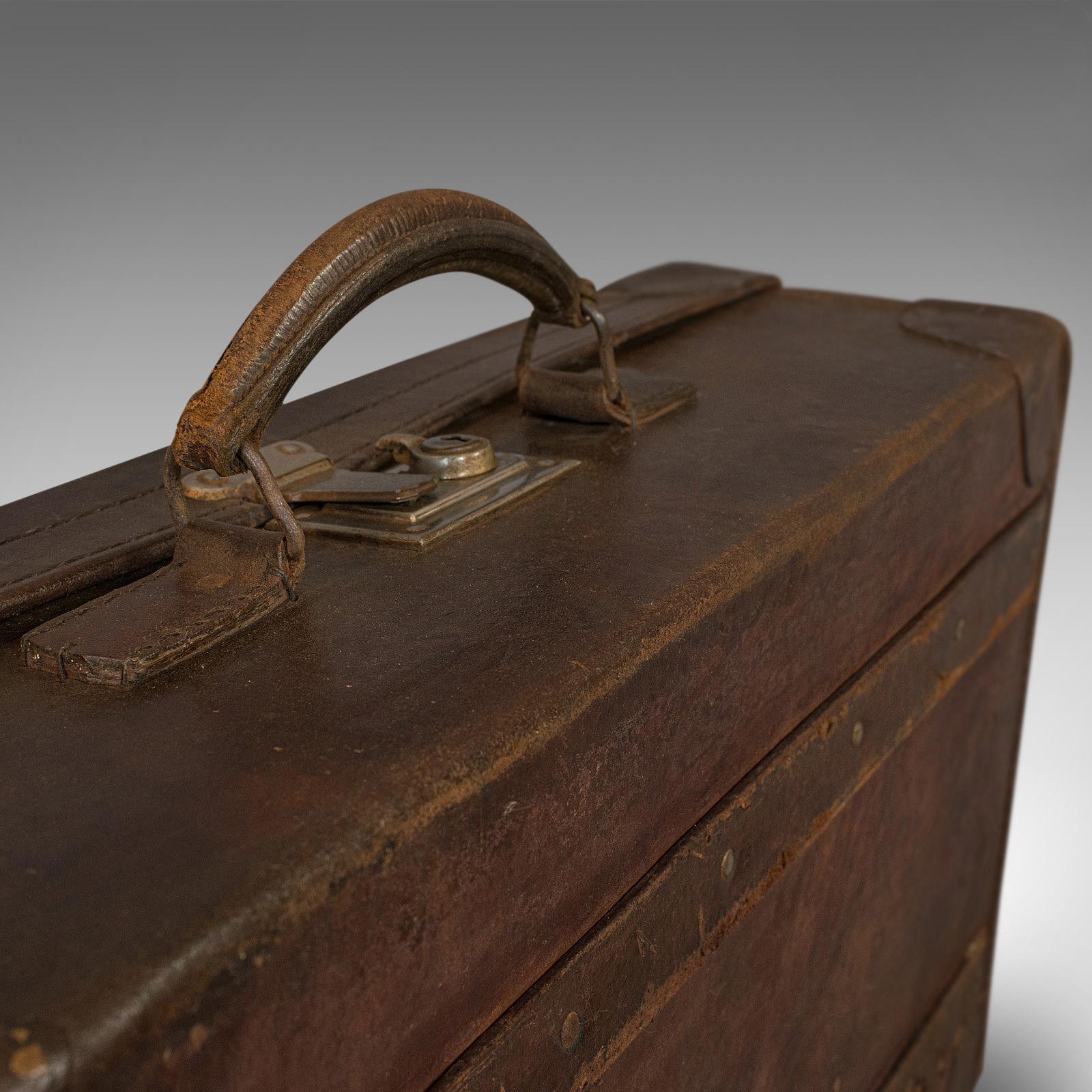 Antique Officer's Case, English, Leather, Travel, Suitcase, Luggage, circa 1920 In Good Condition In Hele, Devon, GB