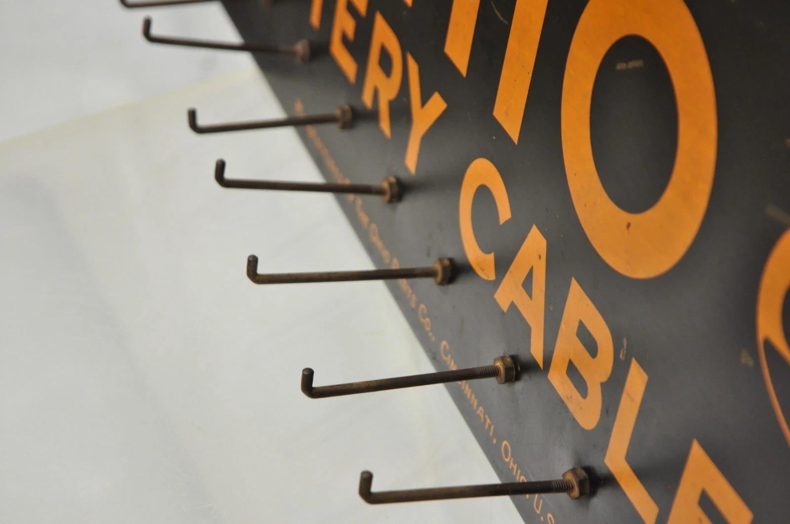 Antiguo Ohio Cables de la batería Estaño Metal Negro y Naranja Tienda de piezas Display en venta 5