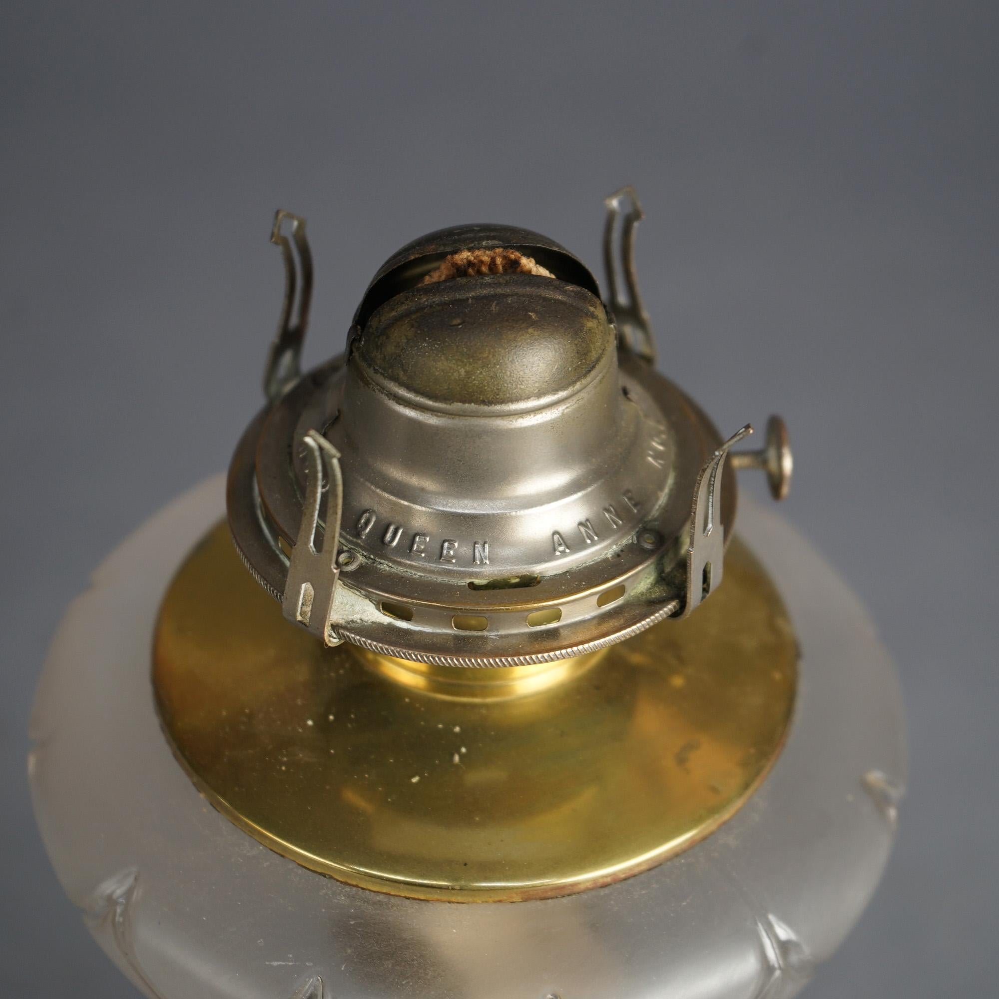Lampe à huile ancienne avec base en verre et abat-jour C1890 en vente 7