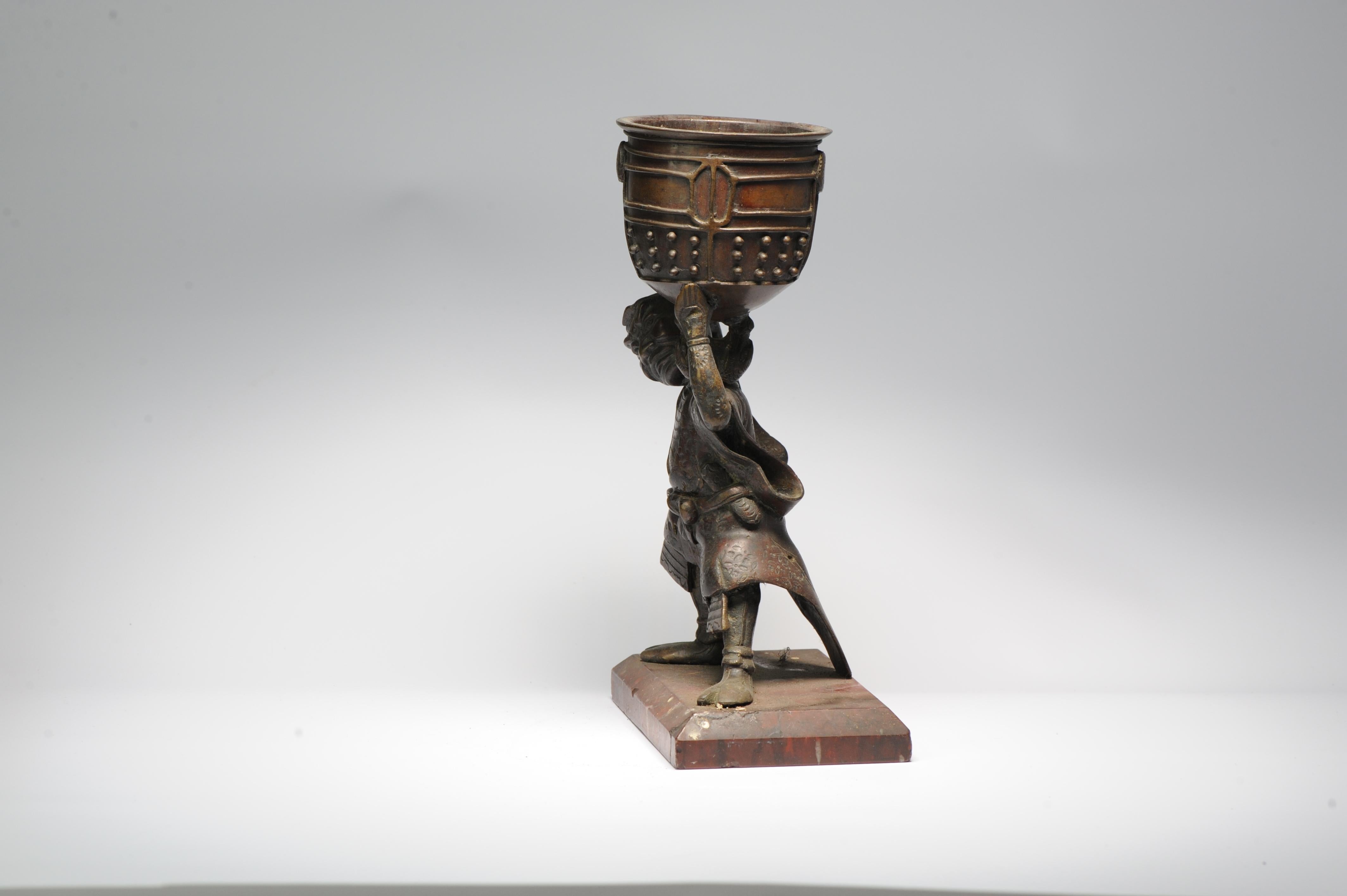 Antique Okimono Bronze Japanese Statue Man Carrying basket Japan In Good Condition For Sale In Amsterdam, Noord Holland