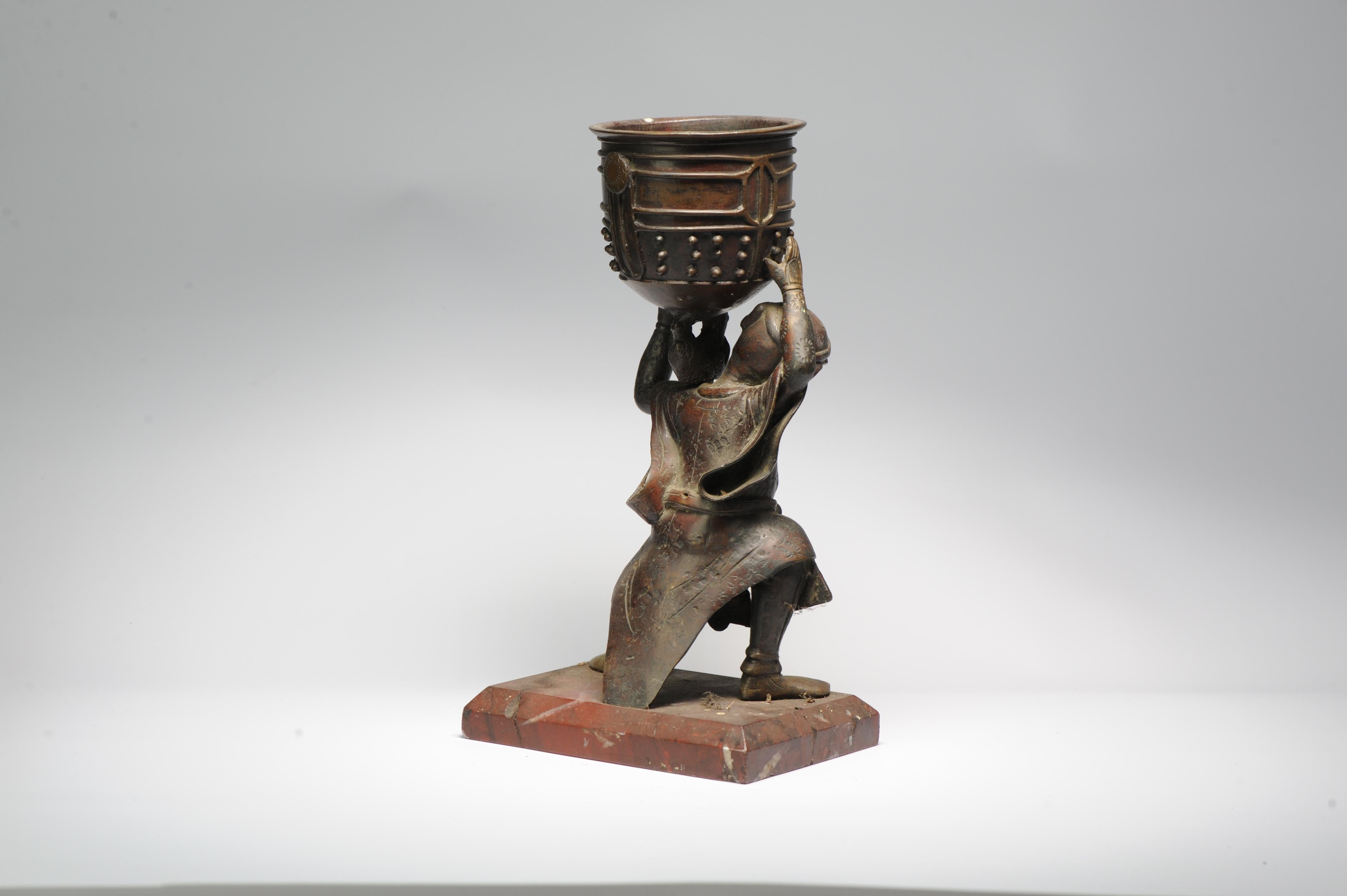 Antique Okimono Bronze Japanese Statue Man Carrying basket Japan For Sale 3