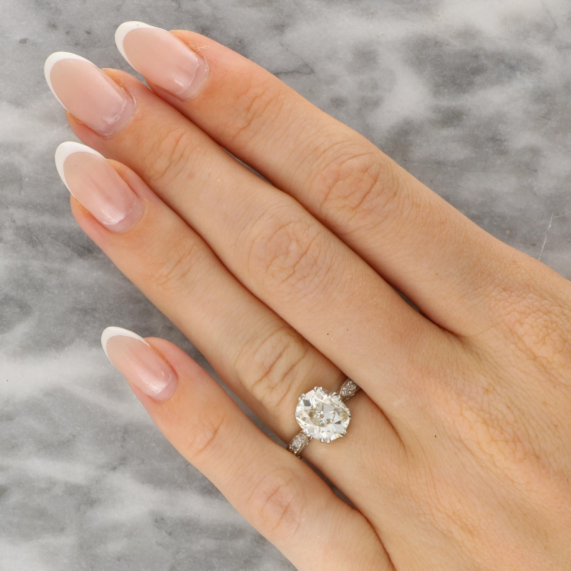 Antique Old 2.80ct Elongated Cushion Cut Diamond Solitaire Ring in Platinum In Excellent Condition For Sale In London, GB
