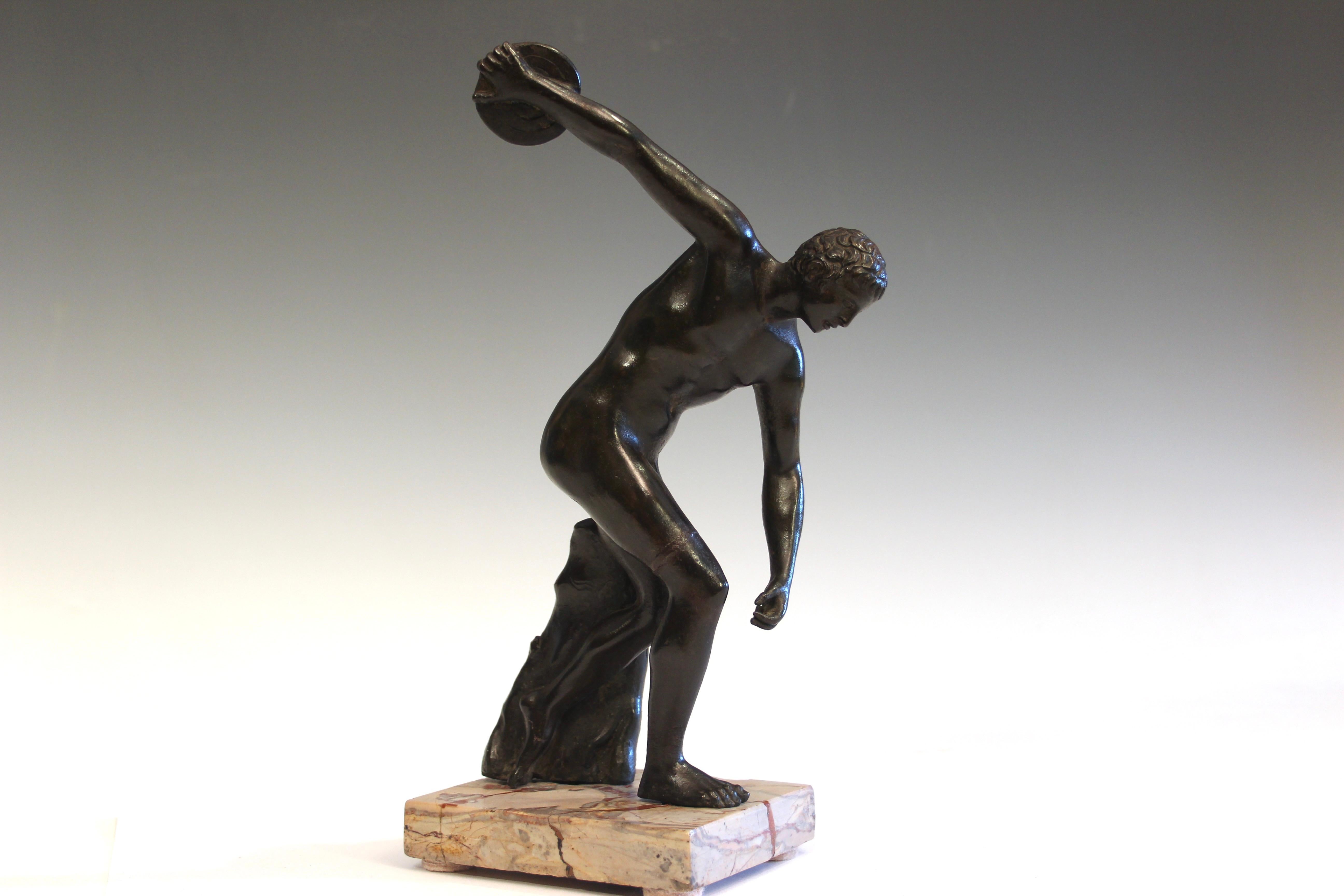 Figura Antigua de Bronce Gran Tour Lanzador de Disco Antiguo Griego Verdigris 10 Italiano en venta