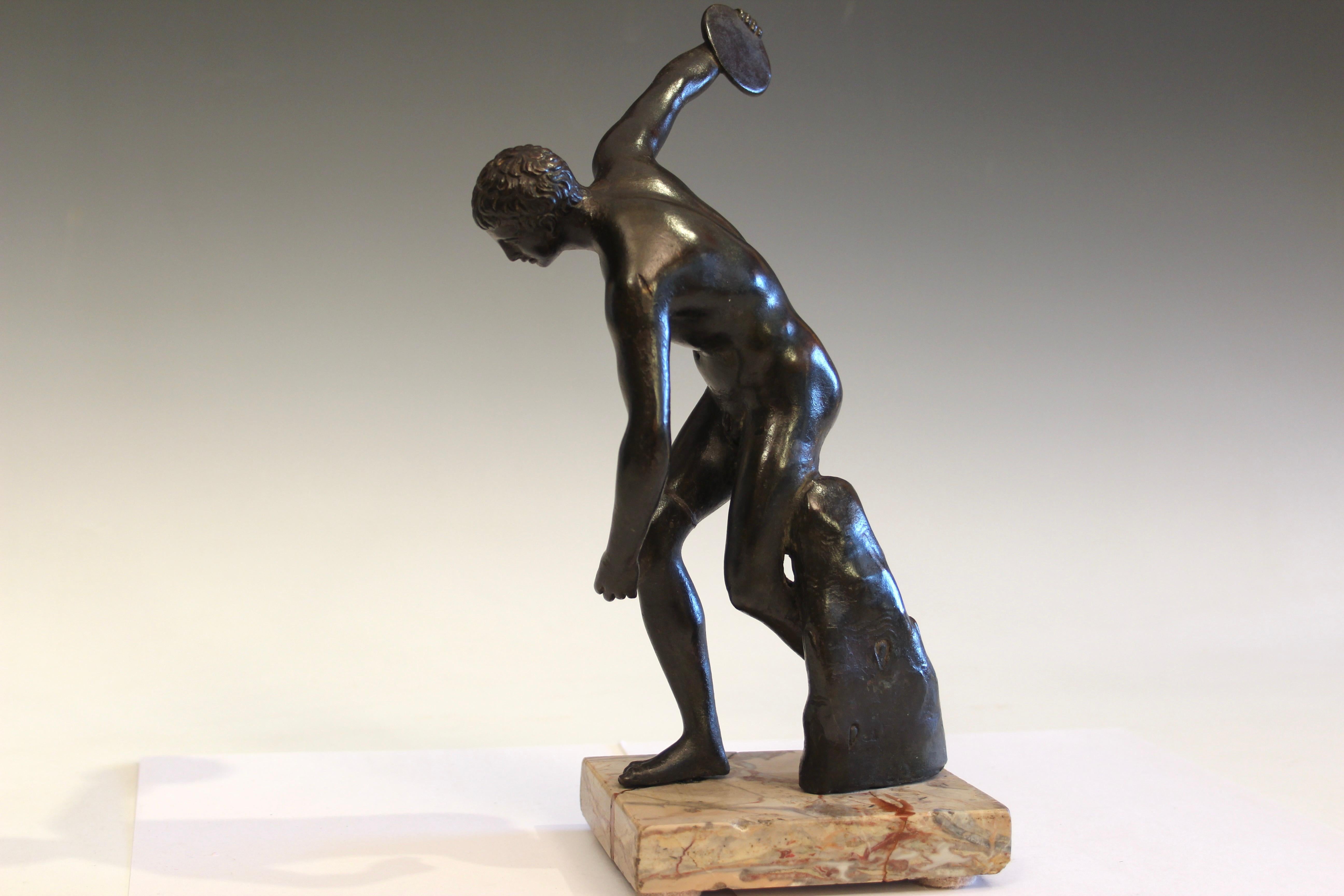 Figura Antigua de Bronce Gran Tour Lanzador de Disco Antiguo Griego Verdigris 10 en Bueno estado para la venta en Wilton, CT