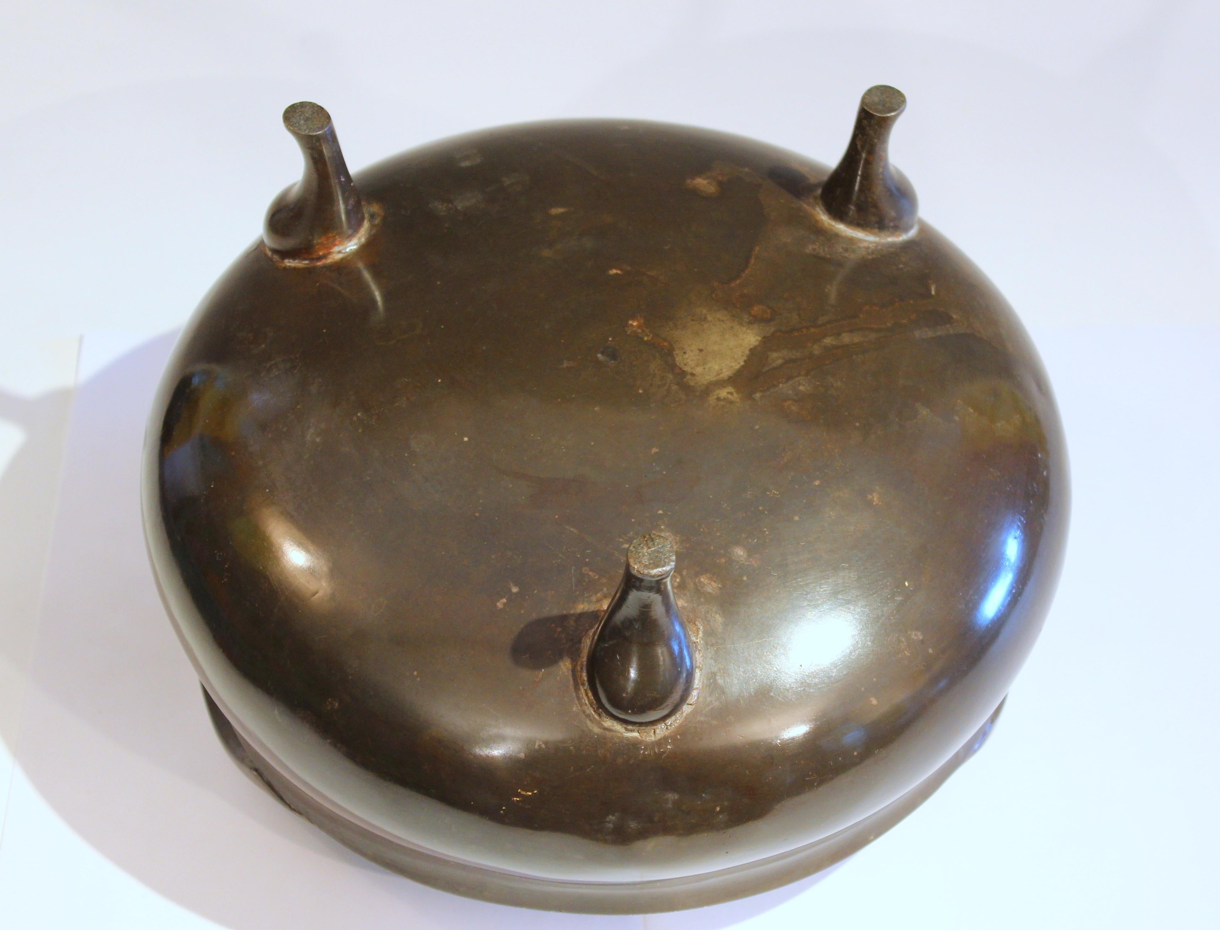Antique Old Chinese Bronze Large Censor Footed Bowl Antique Patinated In Fair Condition In Wilton, CT
