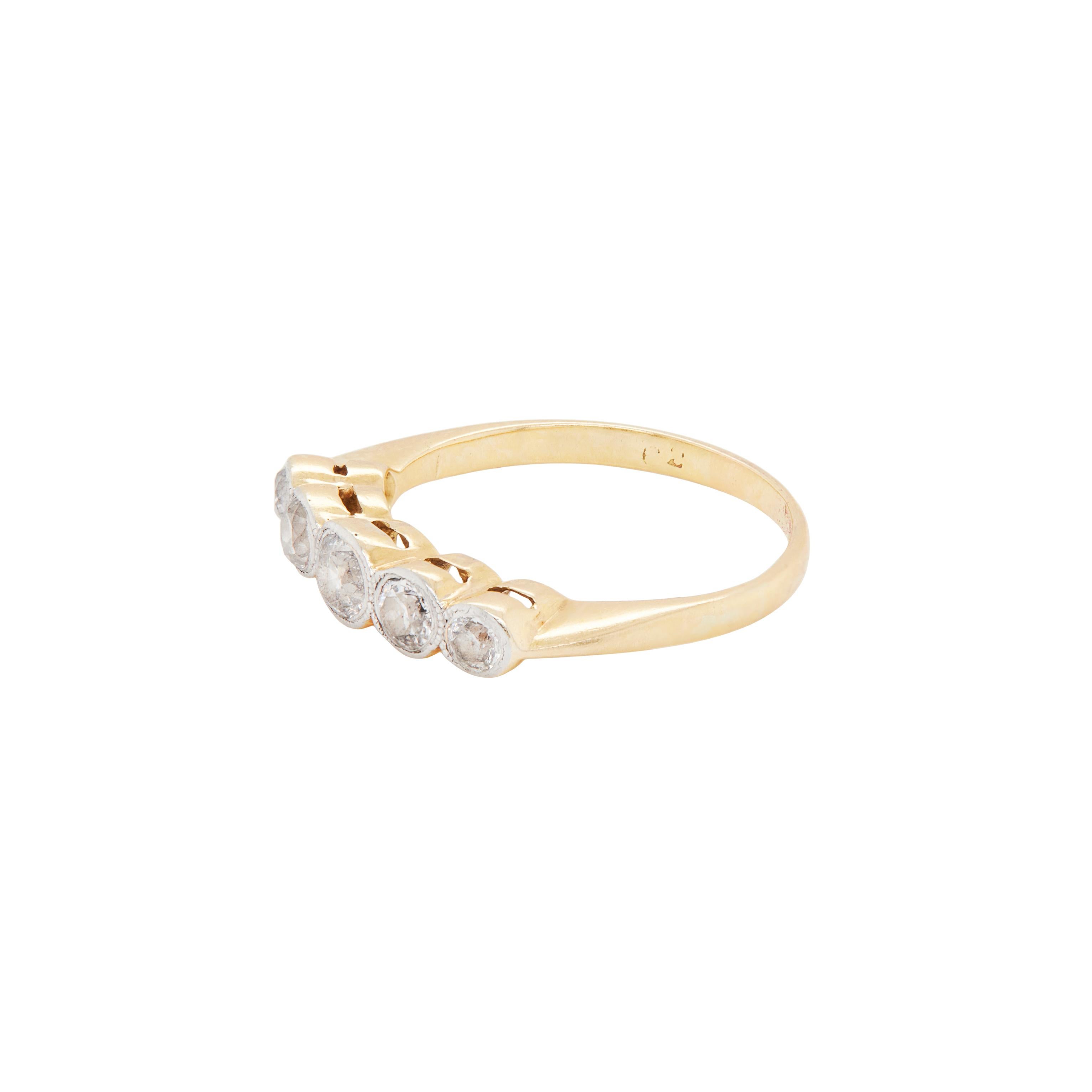 Anillo antiguo de cinco piedras de oro amarillo y blanco de 18 quilates con diamantes talla antigua Talla antigua en venta