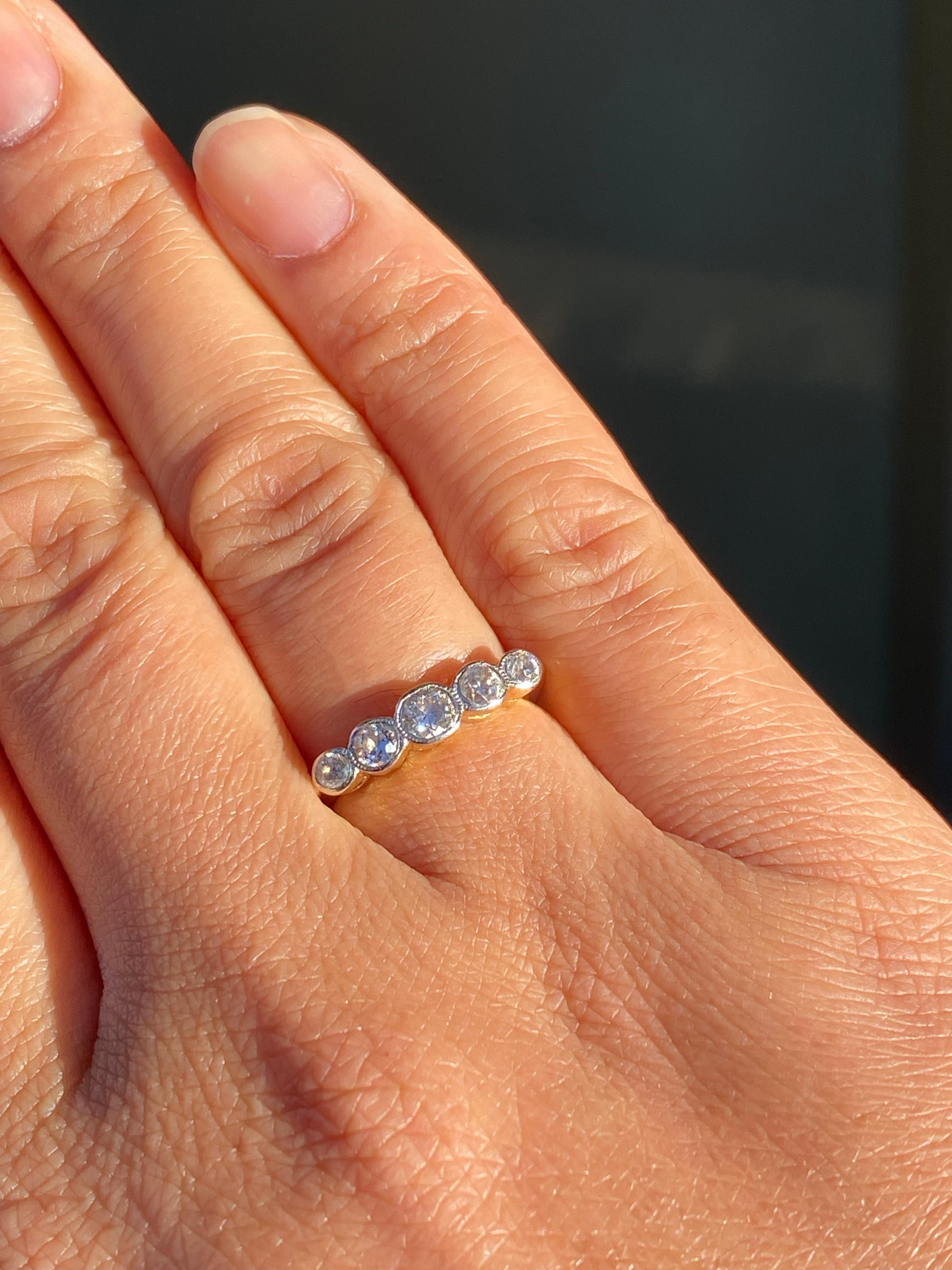 De las mujeres Anillo antiguo de cinco piedras de oro amarillo y blanco de 18 quilates con diamantes talla antigua en venta