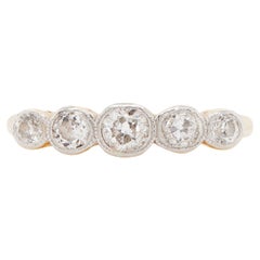 Anillo antiguo de cinco piedras de oro amarillo y blanco de 18 quilates con diamantes talla antigua