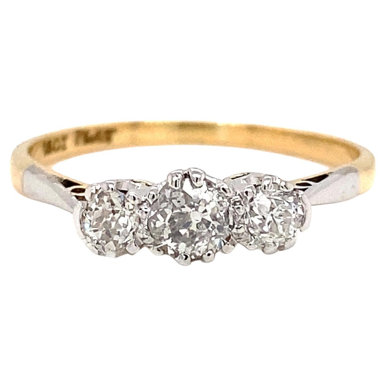 Antiker dreisteiniger Ring aus 18 Karat Gelbgold und Platin mit Diamanten im Altschliff im Angebot