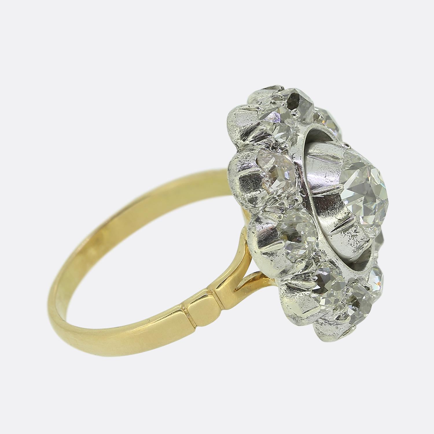 Antiker Diamant-Cluster-Ring mit Altschliff (Alteuropäischer Brillantschliff) im Angebot