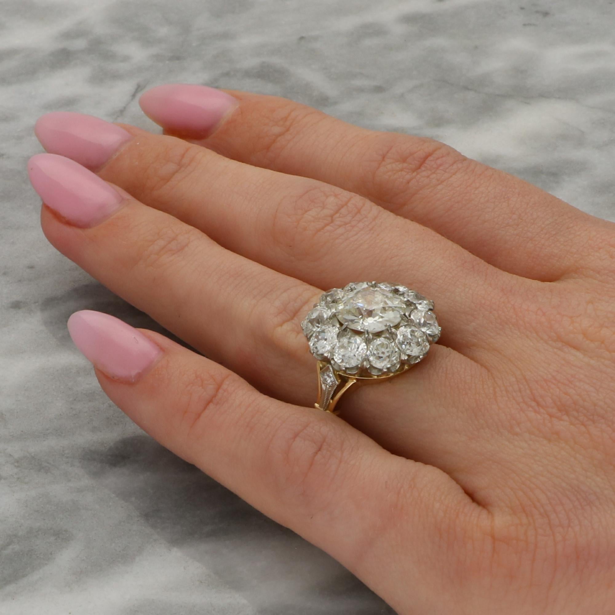 Antique Old Cut Diamond Cluster Ring in 18k Rose Gold In Excellent Condition For Sale In London, GB