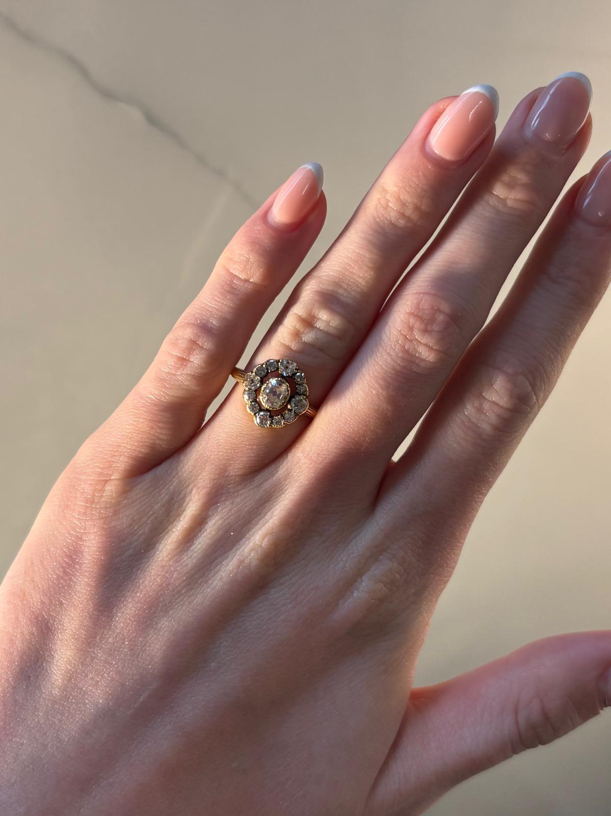 Antique Old Cut Diamond Cluster Ring Set in 18k Yellow Gold For Sale 1