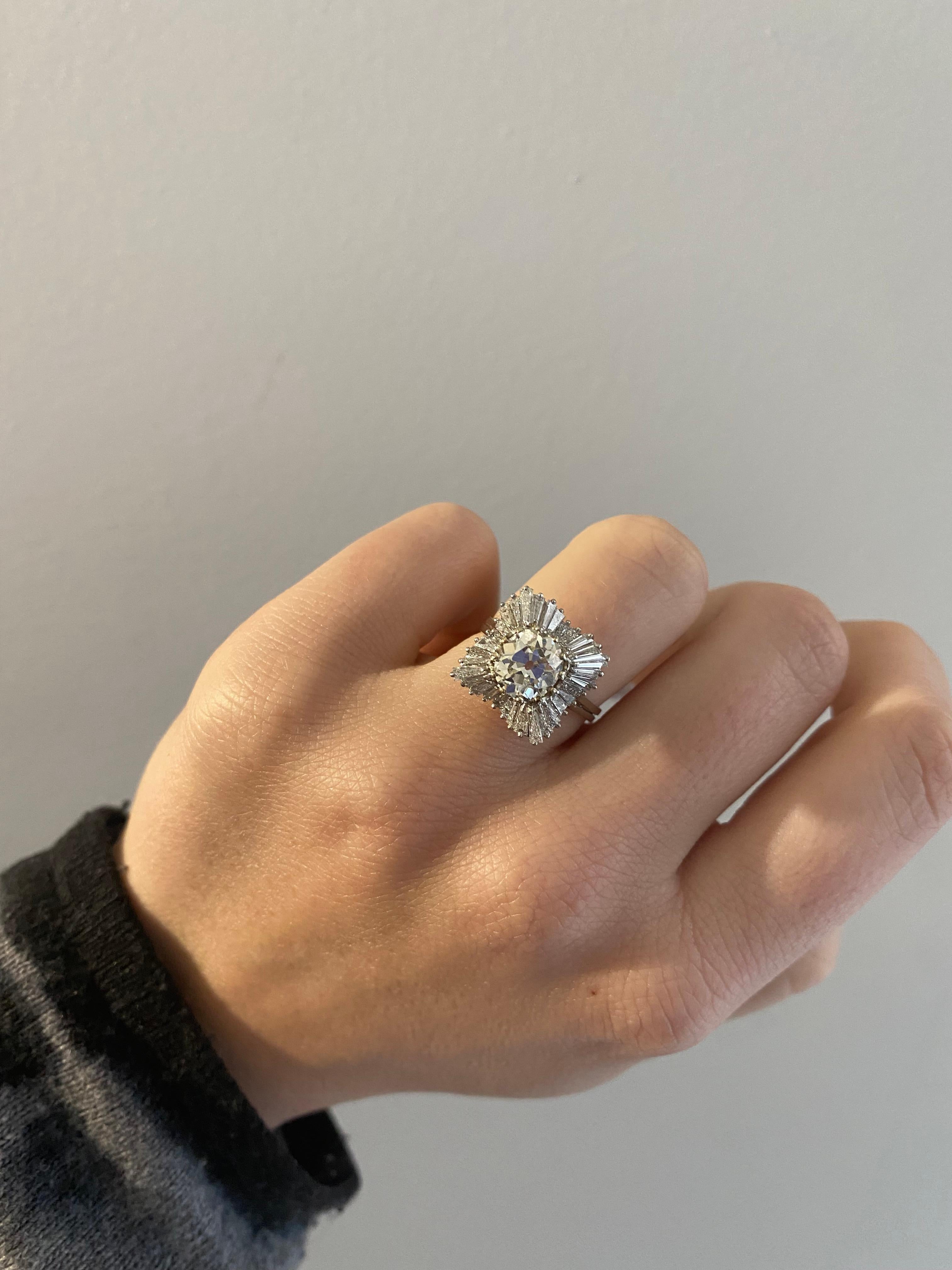 Antiker Jupe-Ring mit Diamanten im Altschliff aus den 1960er Jahren im Zustand „Hervorragend“ in Uccle, BE