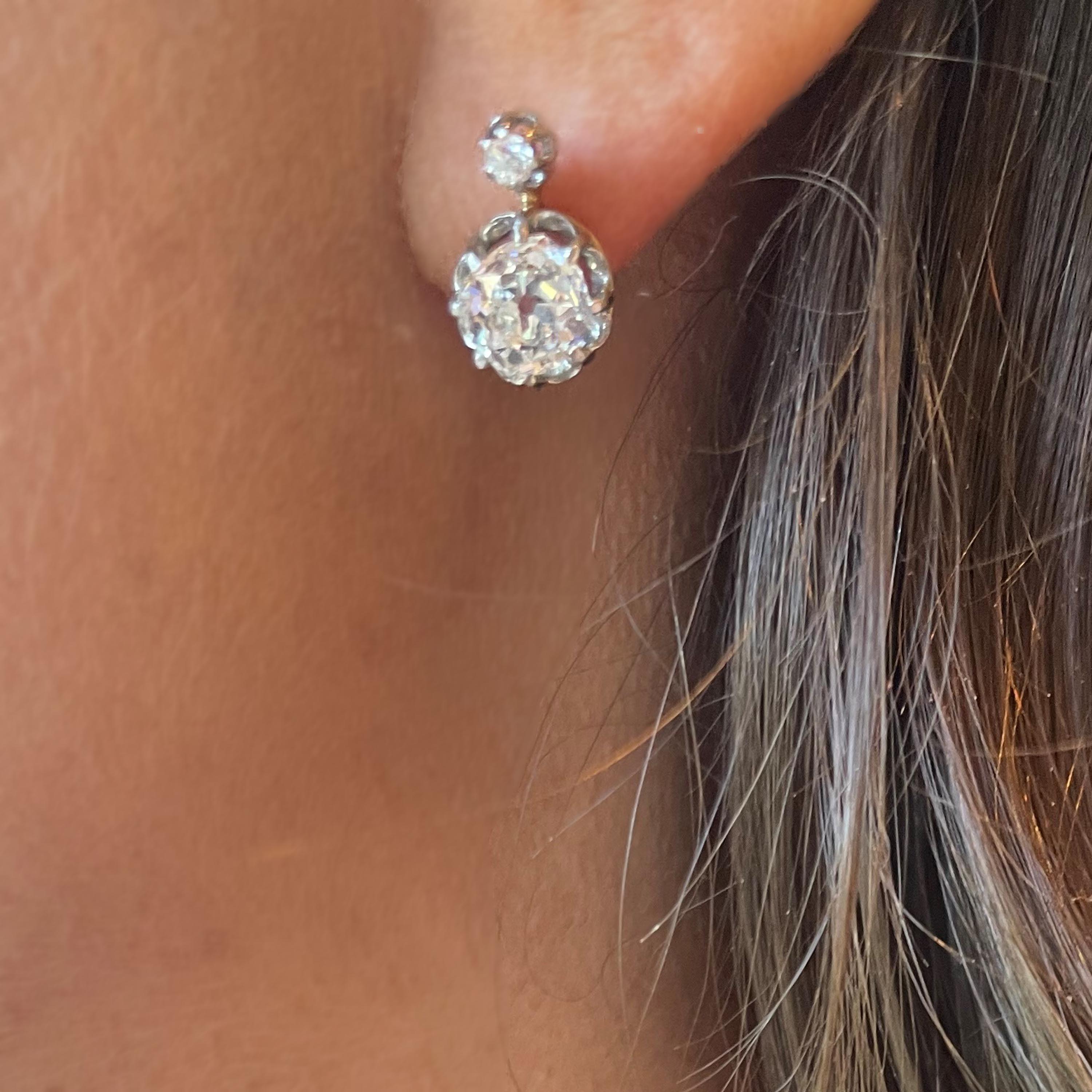 Édouardien Boucles d'oreilles anciennes en platine et or ornées de diamants taille ancienne, 2,60 carats, vers 1910 en vente