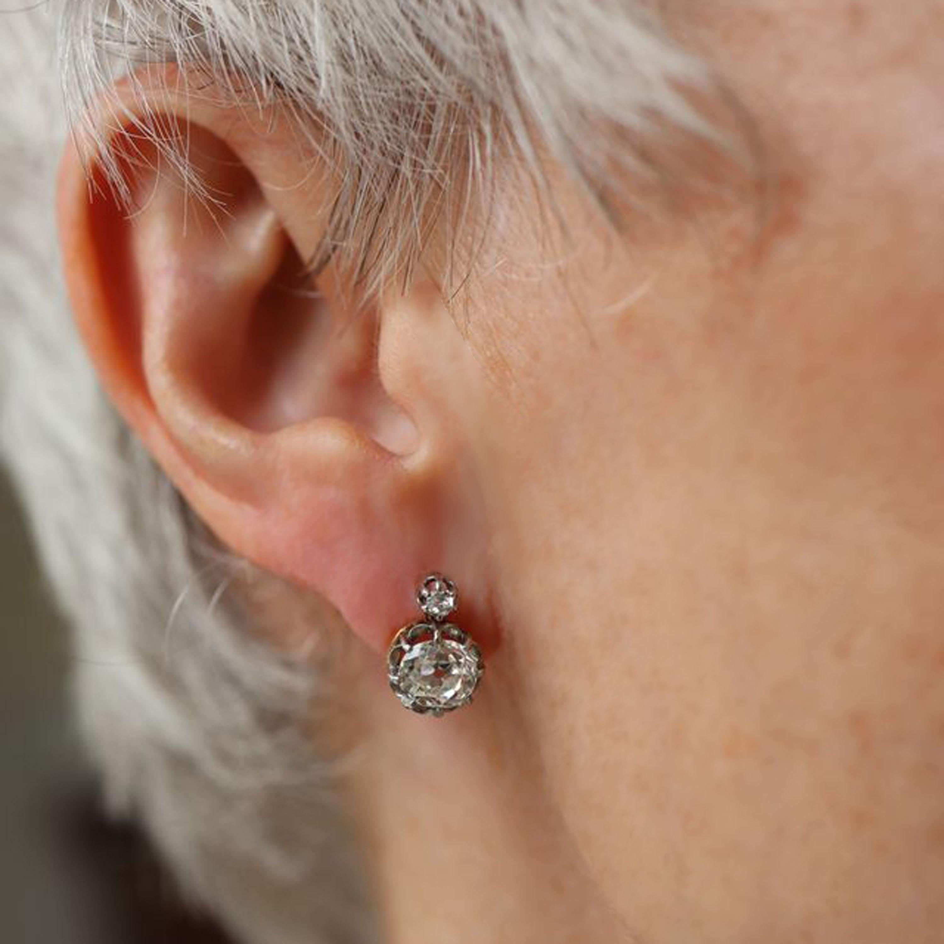 Taille vieille Europe Boucles d'oreilles anciennes en platine et or ornées de diamants taille ancienne, 2,60 carats, vers 1910 en vente