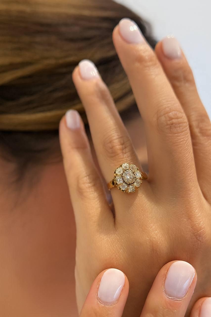 Oval Cut Bague ancienne en diamant taillé en vente