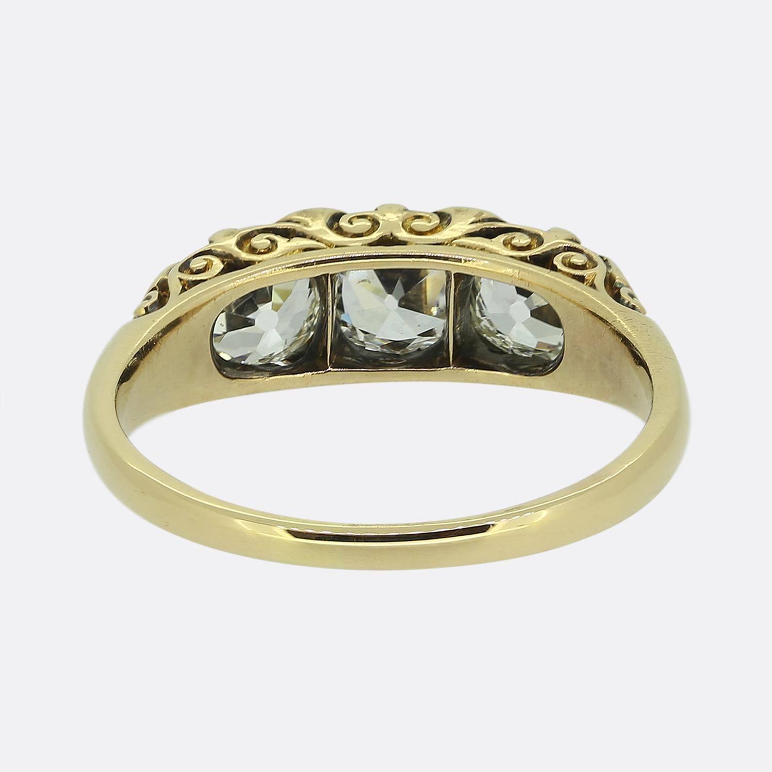 Anillo antiguo de tres piedras con diamantes talla antigua Corte europeo antiguo