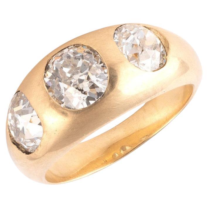 Demi-bague en or 18 carats sertie de trois diamants taille ancienne de 3,1 carats