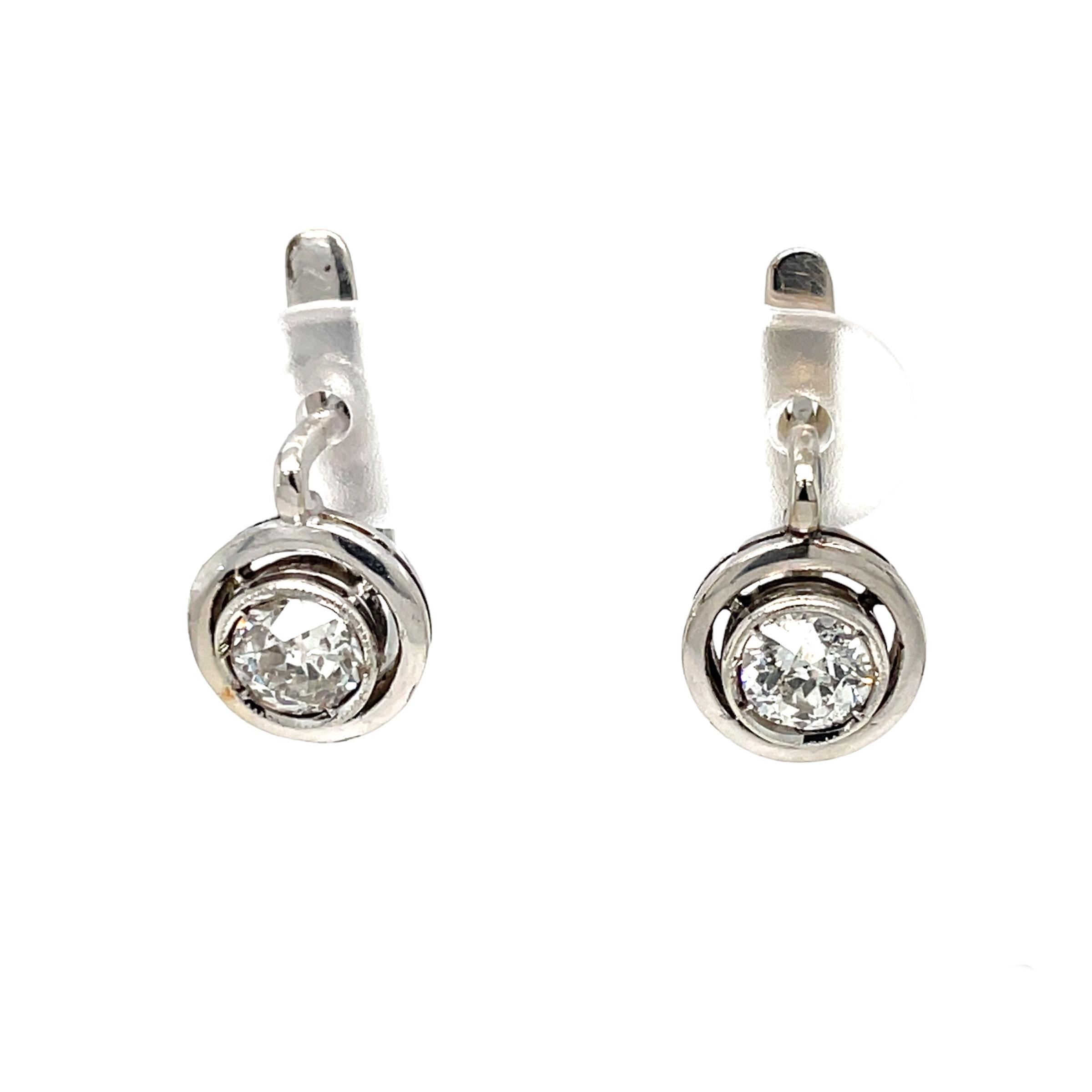 One pair of Timeless old mine cut Diamonds clip-on earrings weighing 1,20 carats and graded G/H color SI clarity all together.
They are mounted in 18k white gold 

CONDITION: Pre-owned - Excellent
METAL: 18k White Gold
GEM STONE: Diamond 1,20 total