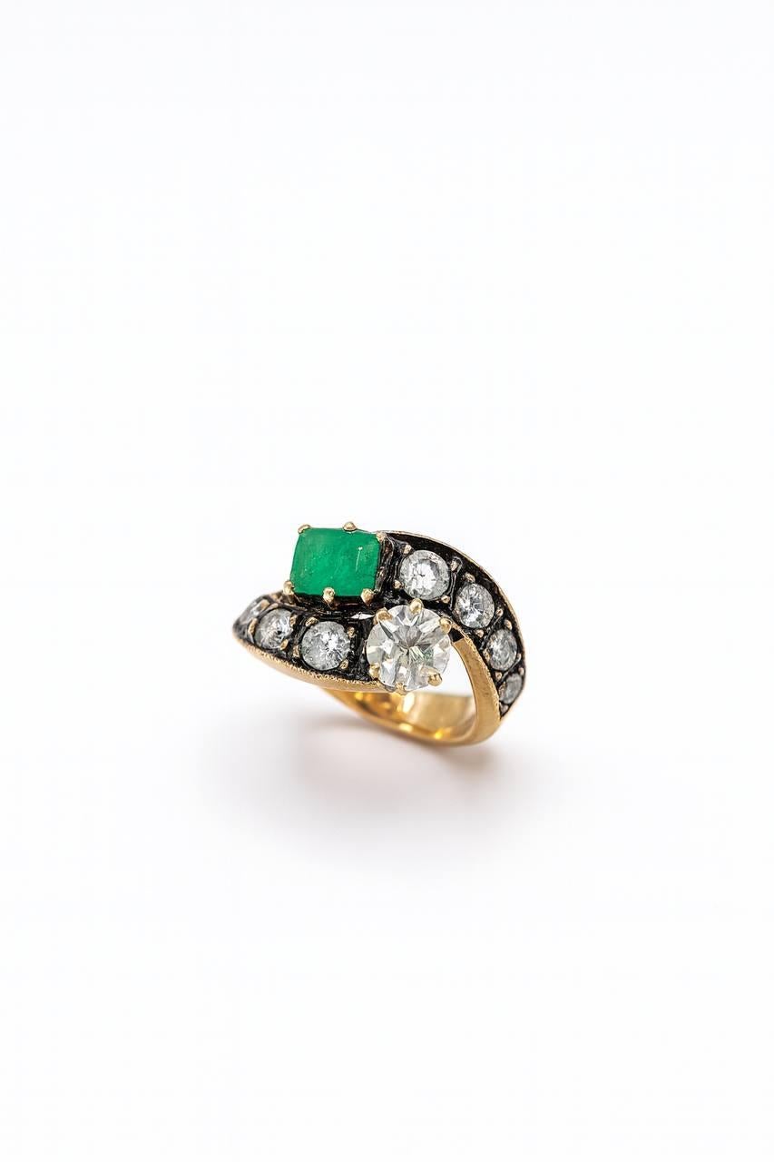 Bague ancienne en émeraude de taille ancienne en vente 1