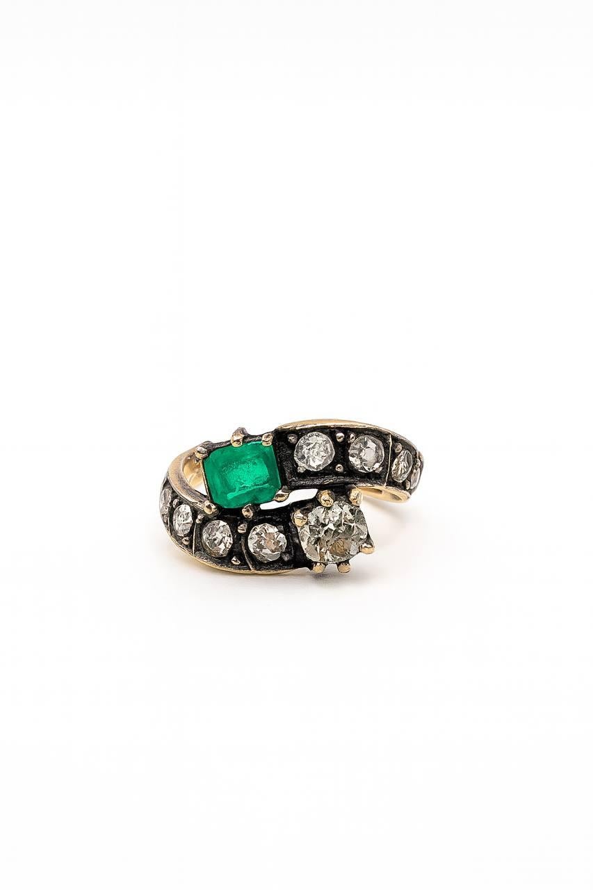 Bague ancienne en émeraude de taille ancienne en vente 2