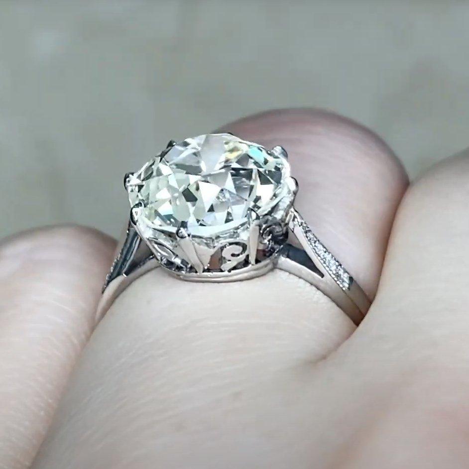 Anillo de compromiso de diamantes antiguos talla europea (aprox. 4,20 quilates), platino en Excelente estado para la venta en New York, NY