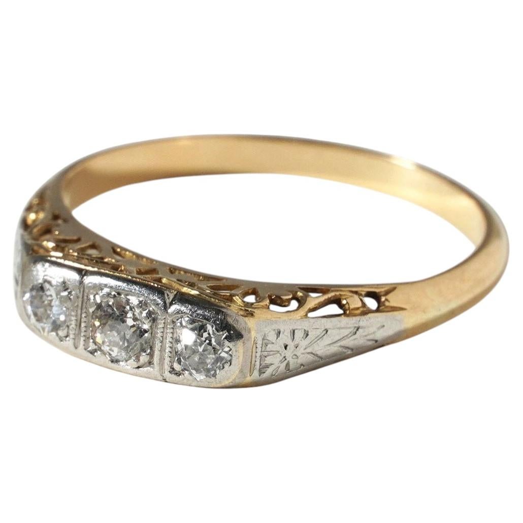 Antiker Eternity-Ring aus 18-karätigem Gelb- und Weißgold mit einem Diamanten im alten europäischen Schliff, Größe 5/7
