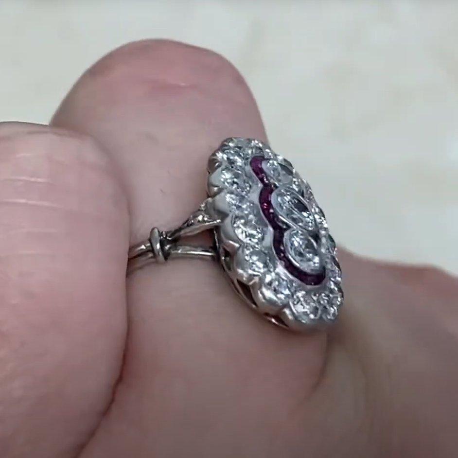 Taglio antico europeo Antico anello a doppio anello con diamante vecchio taglio europeo da 0,15 carati, platino in vendita