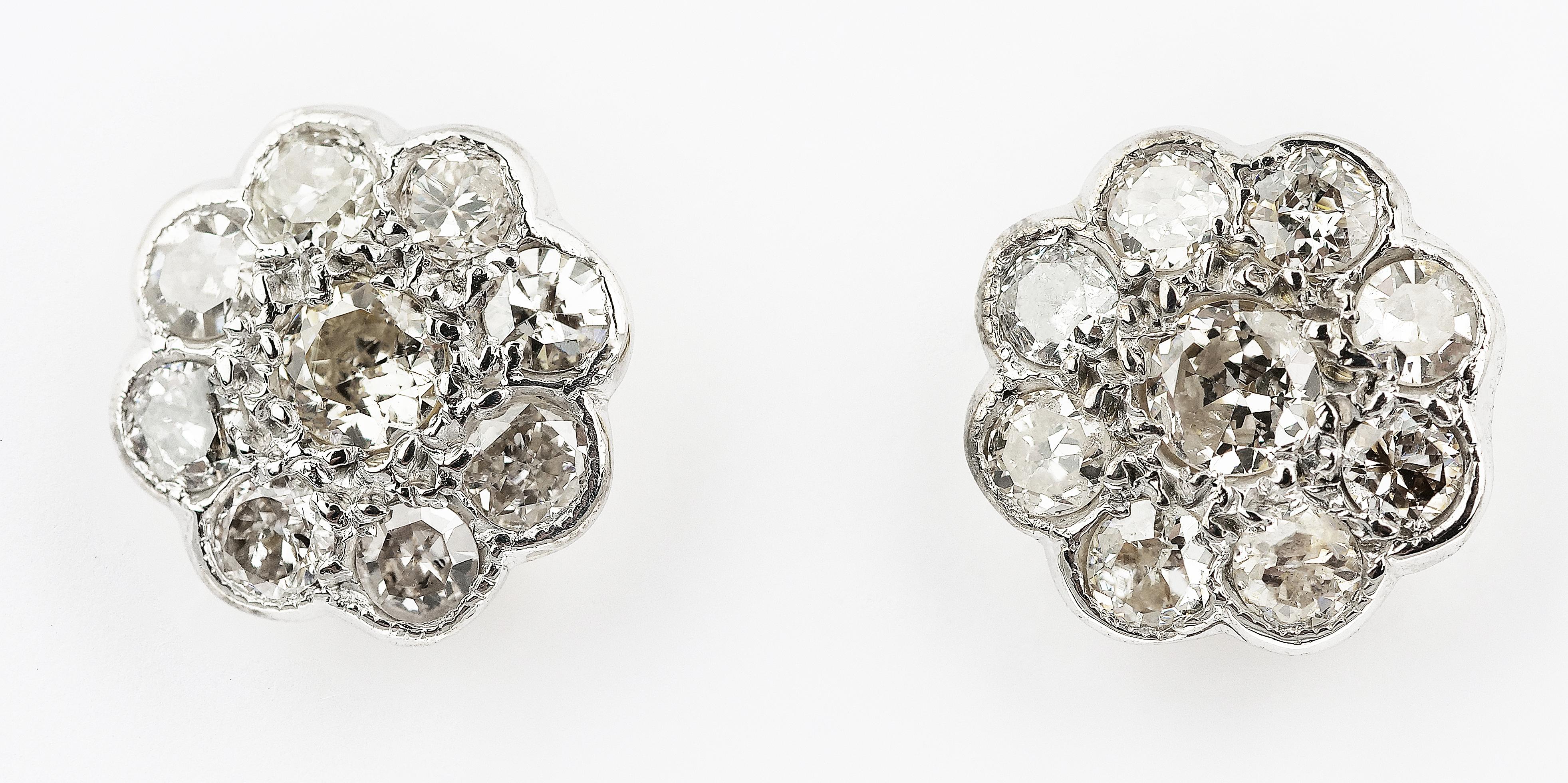 Antique Old European Cut Diamond Cluster Stud Earrings in 18 Karat Gold In Excellent Condition In London, GB