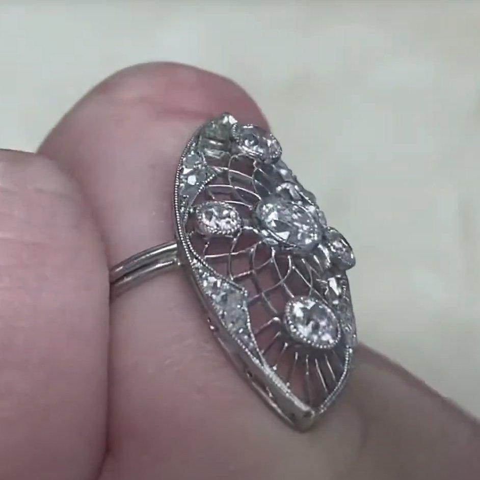 Taglio antico europeo Anello da cocktail con diamante antico taglio europeo (circa 0,3 carati), platino in vendita