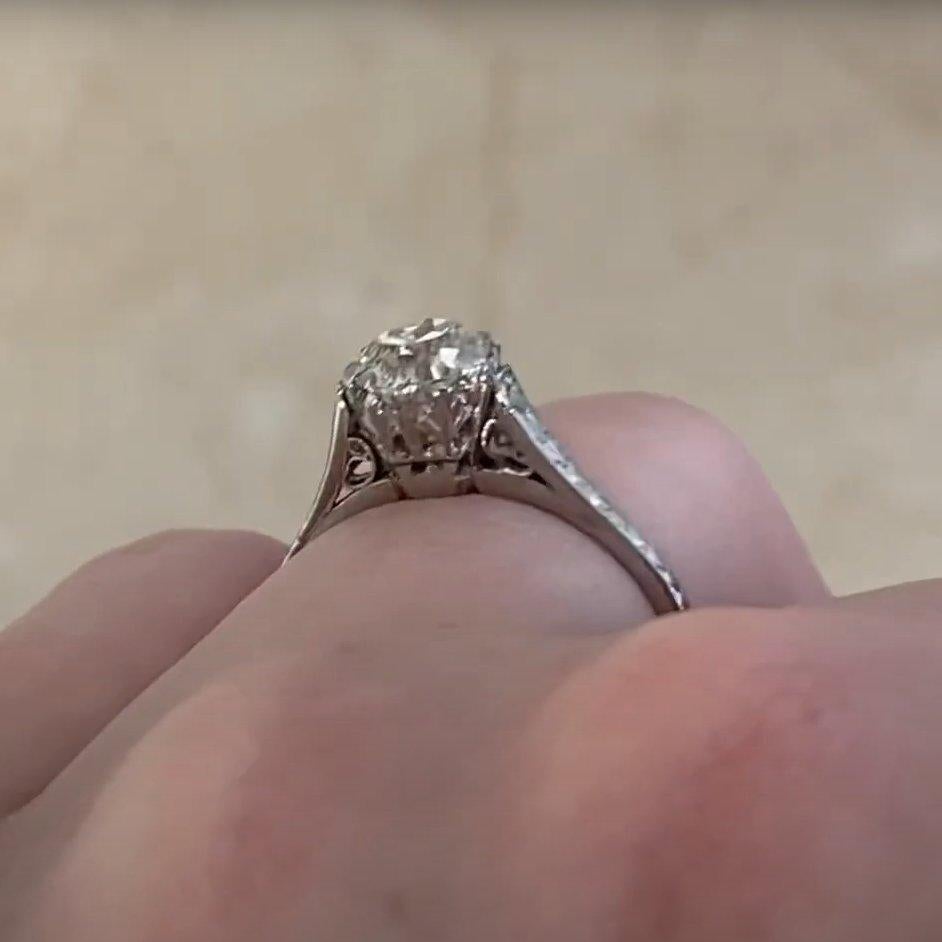 Anillo de compromiso de diamantes talla europea antigua (aprox. 0.80 quilates), platino en Excelente estado para la venta en New York, NY